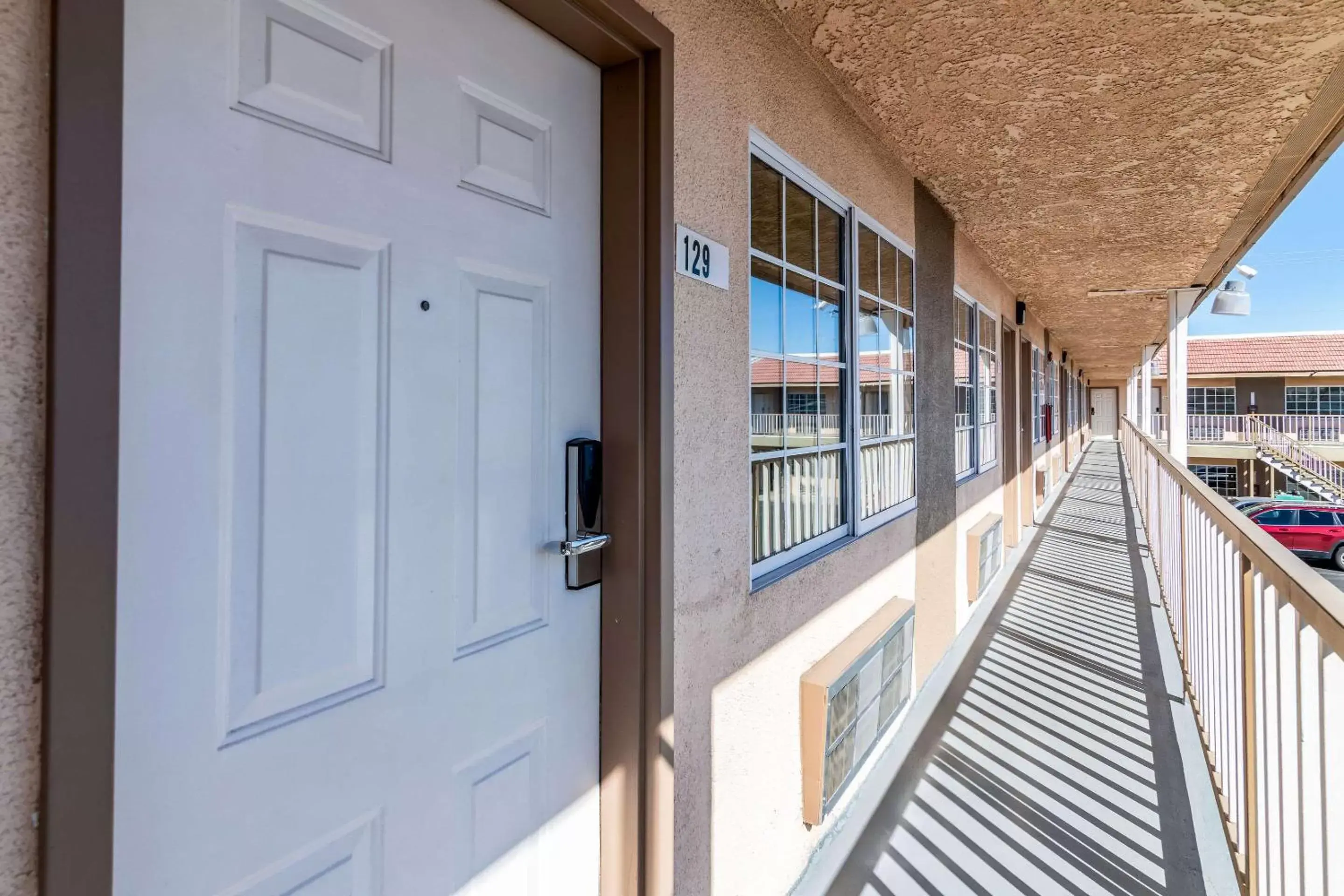 Property building, Balcony/Terrace in Rodeway Inn On Historic Route 66