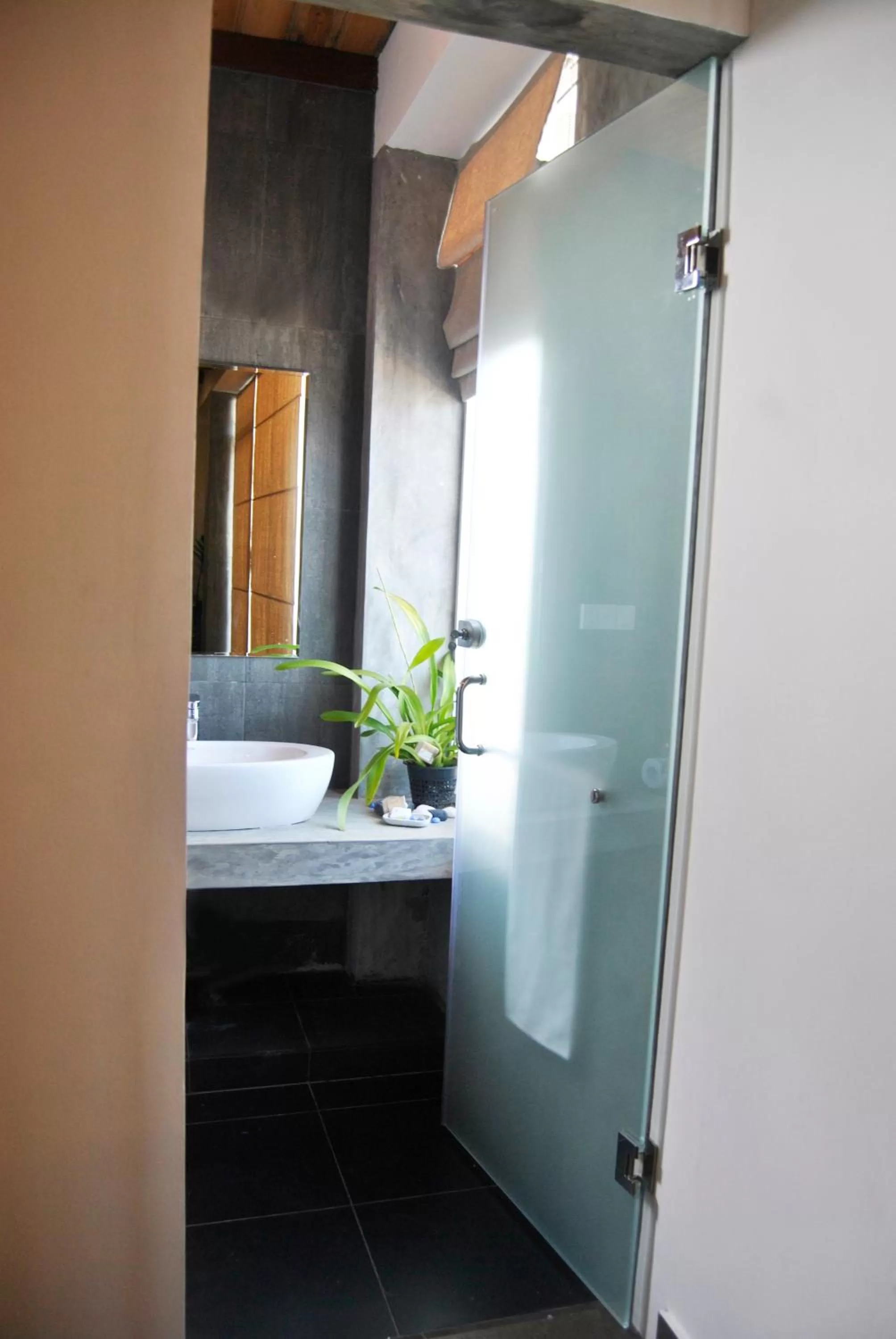 Bathroom in The Canoe