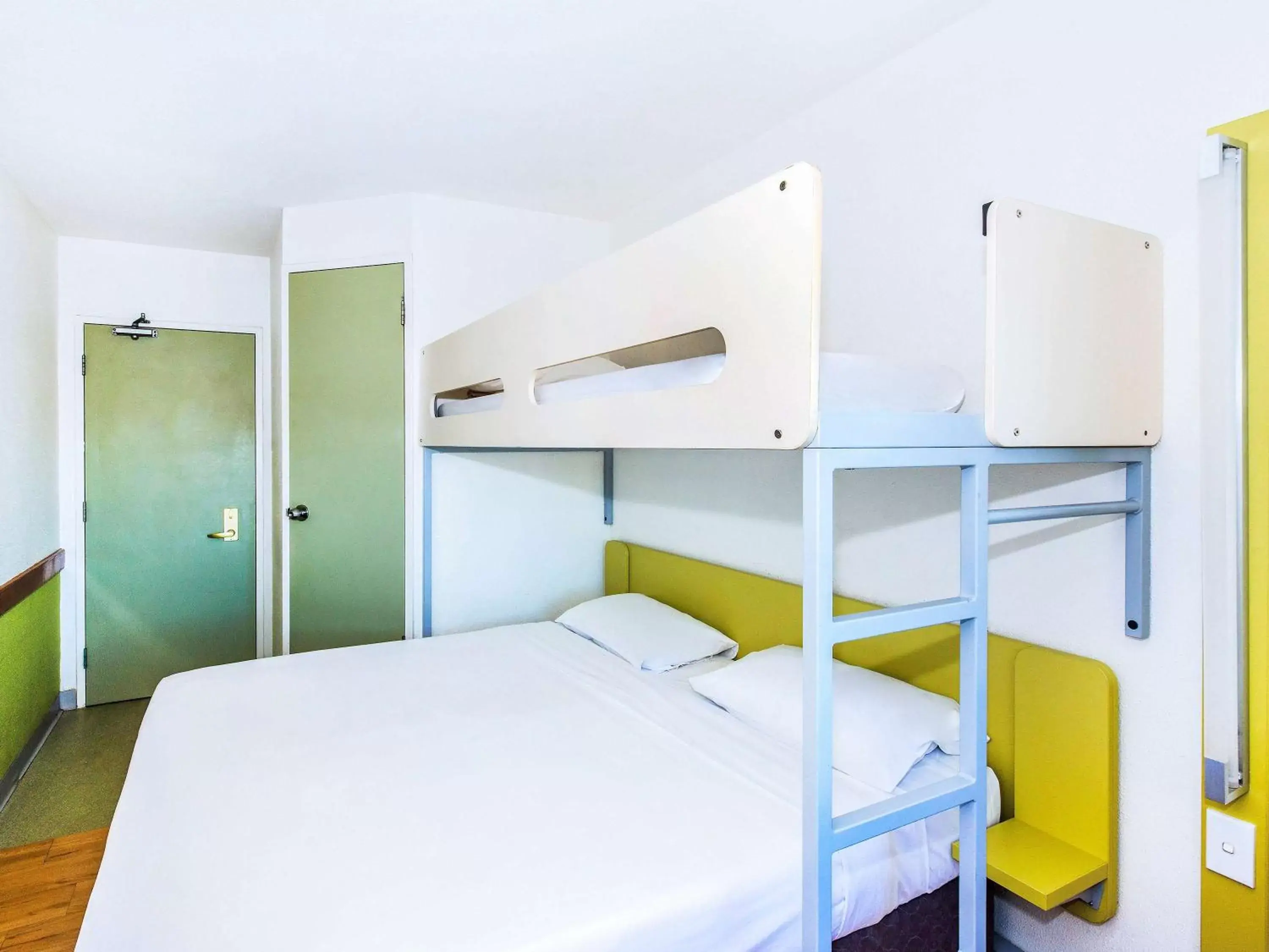 Photo of the whole room, Bunk Bed in ibis Budget - Campbelltown