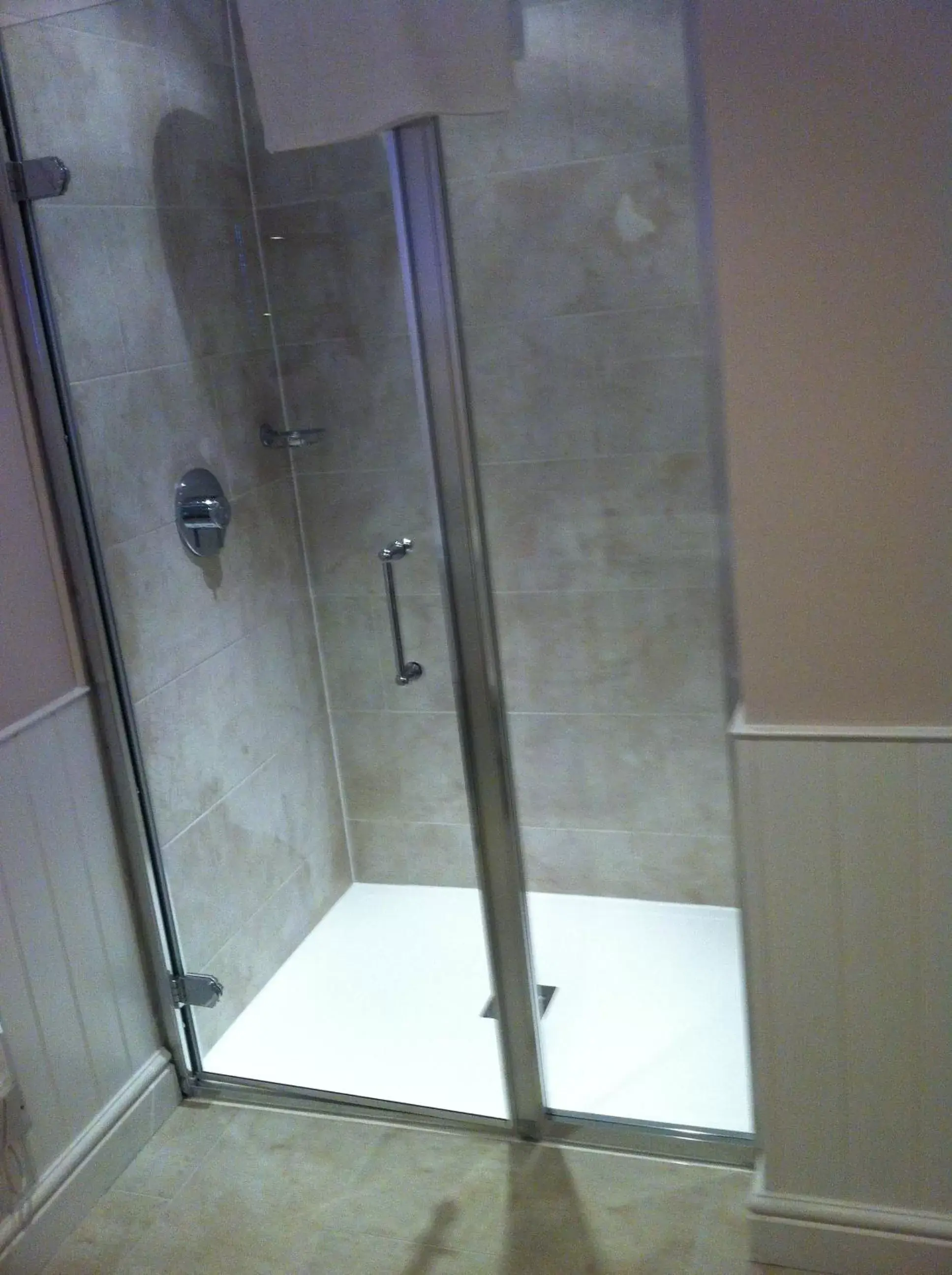 Shower, Bathroom in The Cholmeley Arms