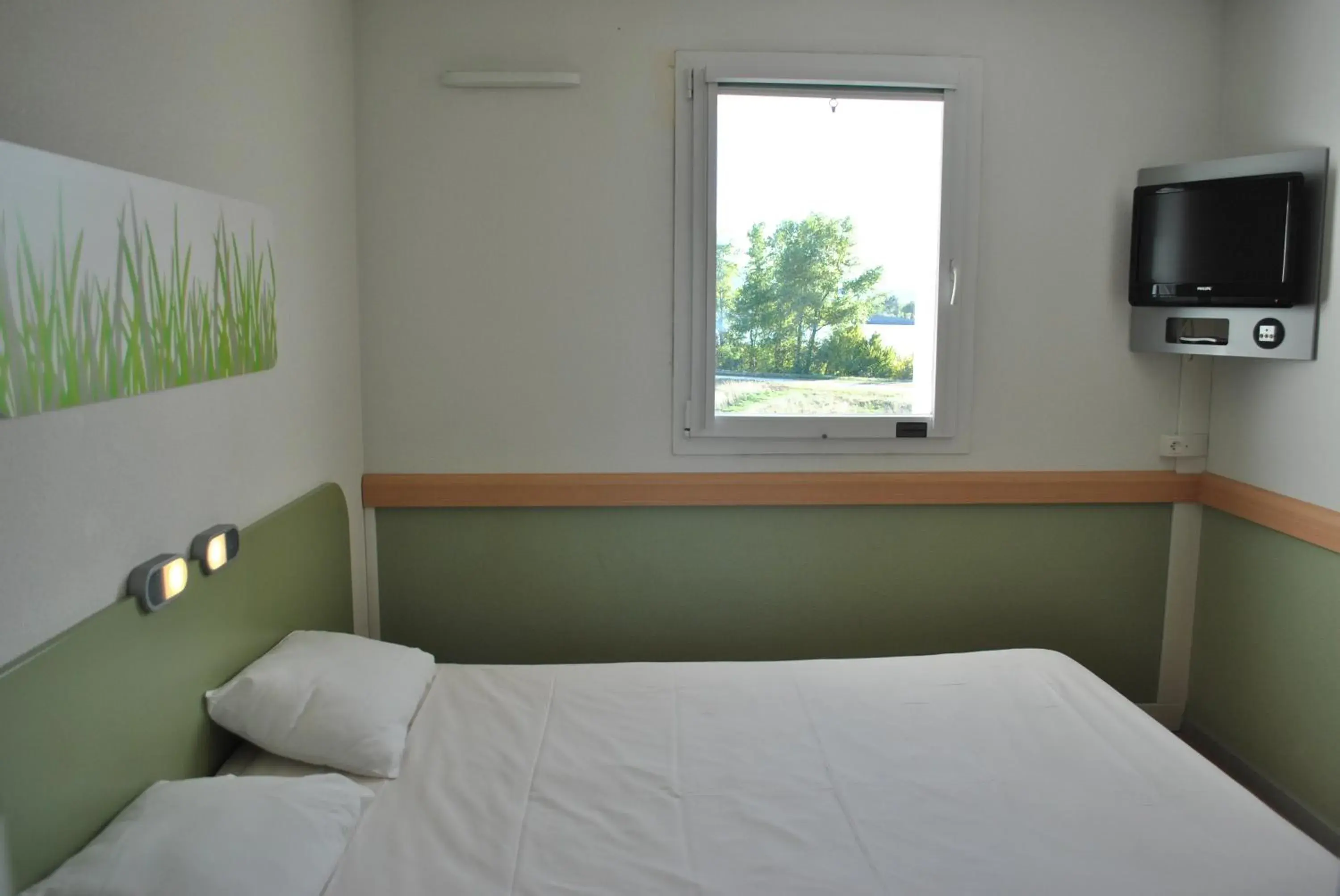 Photo of the whole room, Bed in ibis budget Loriol Le Pouzin