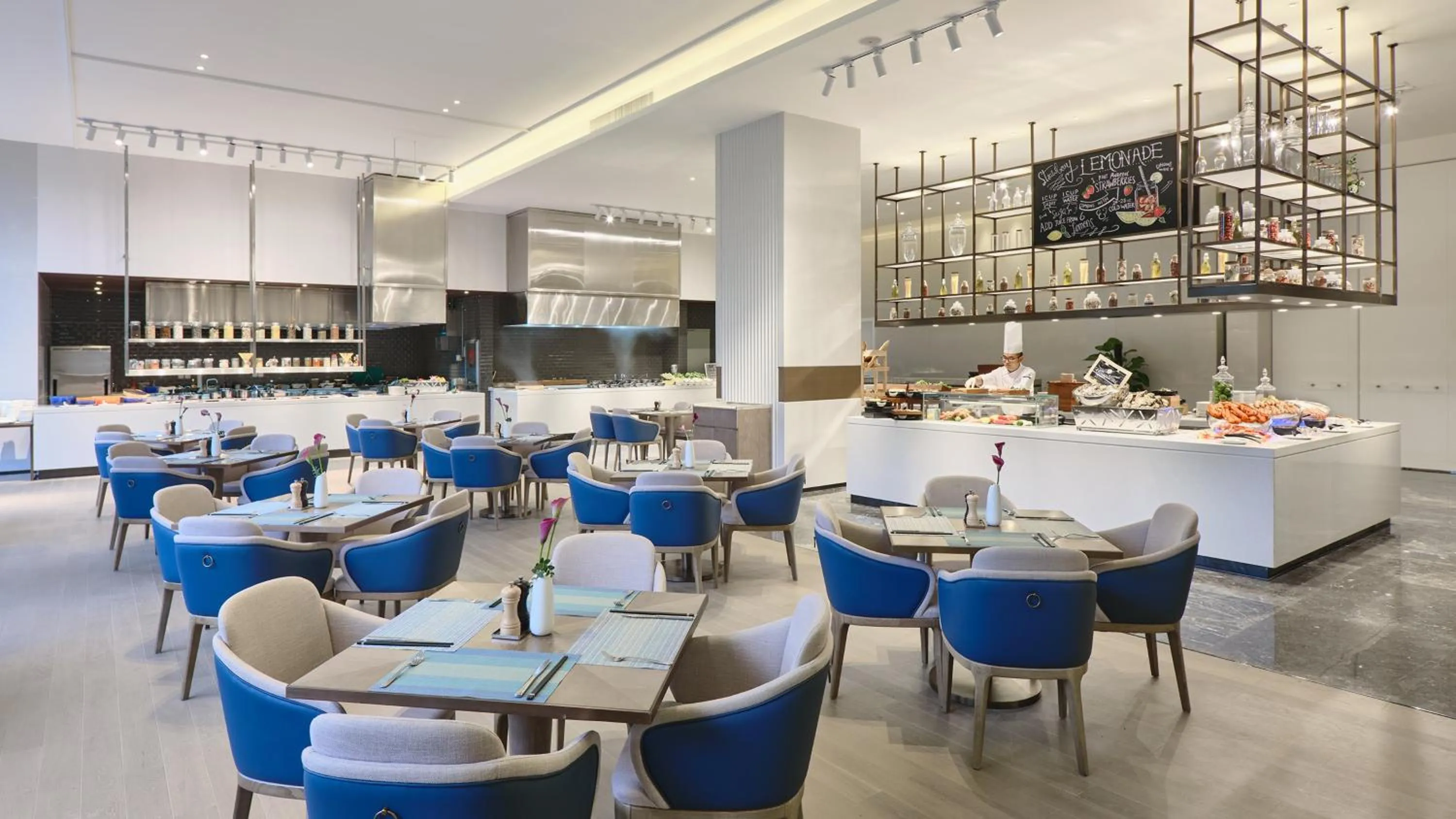 Restaurant/places to eat in Crowne Plaza Wuhan Development Zone by IHG