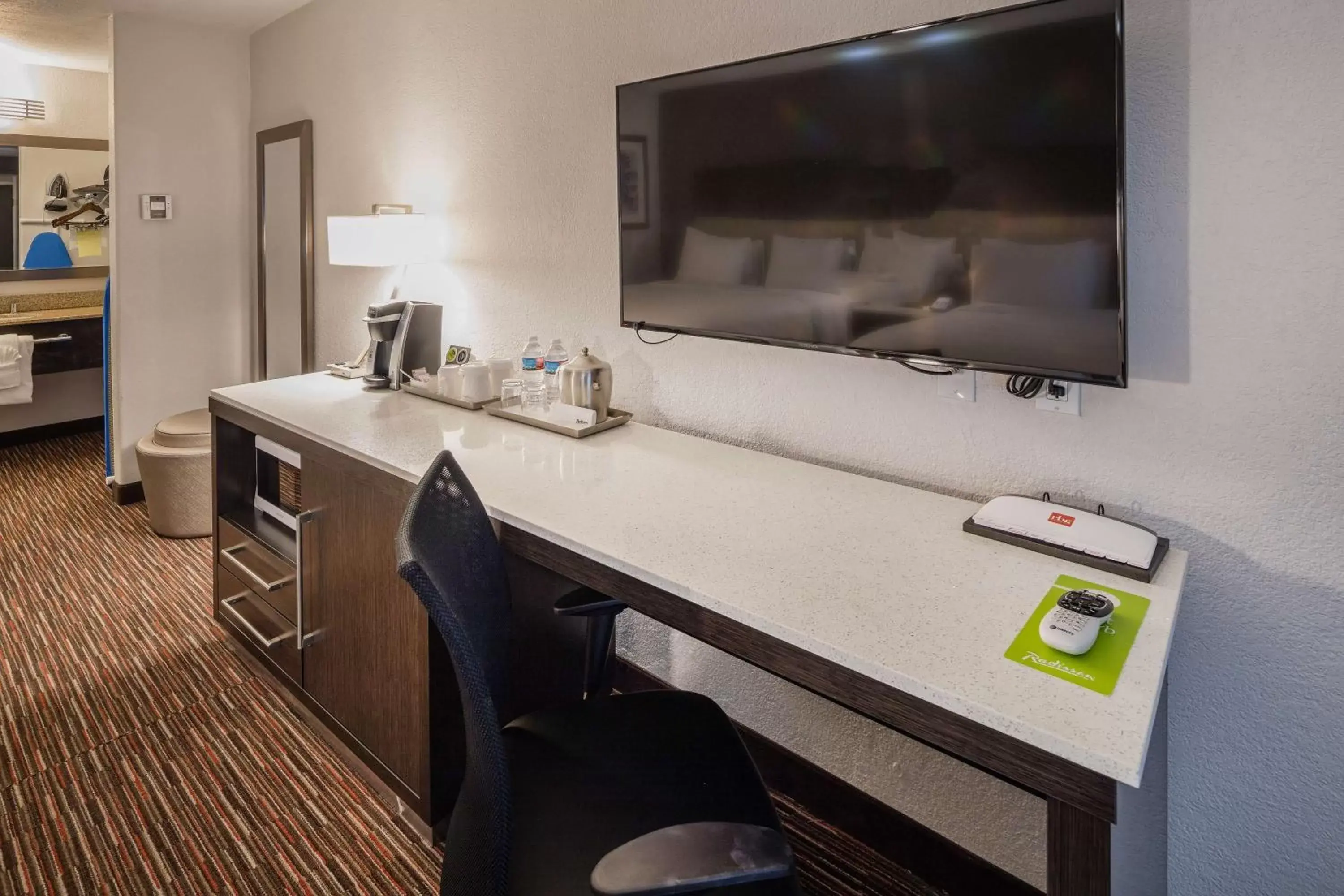 Photo of the whole room, TV/Entertainment Center in Radisson Hotel Oakland Airport