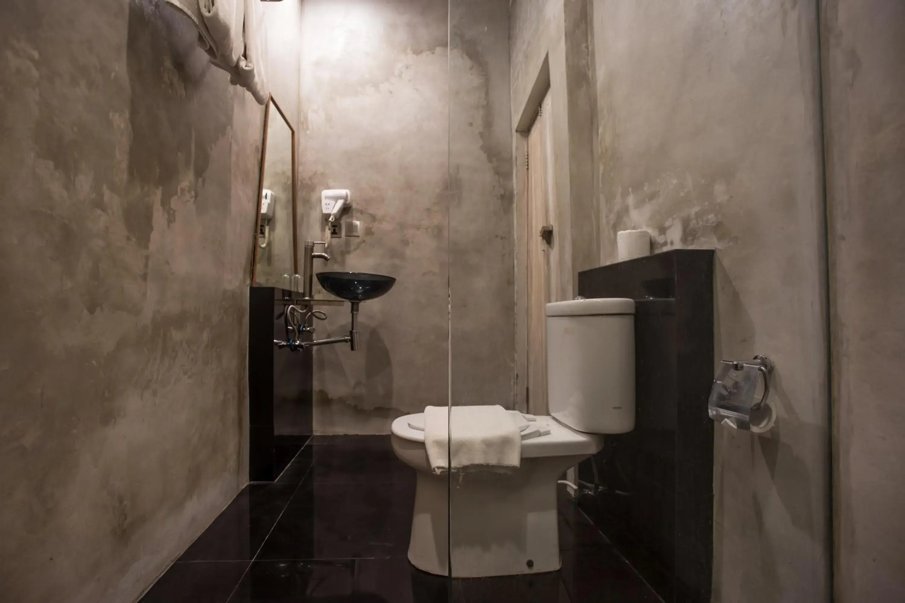 Shower, Bathroom in Bali Breezz Hotel