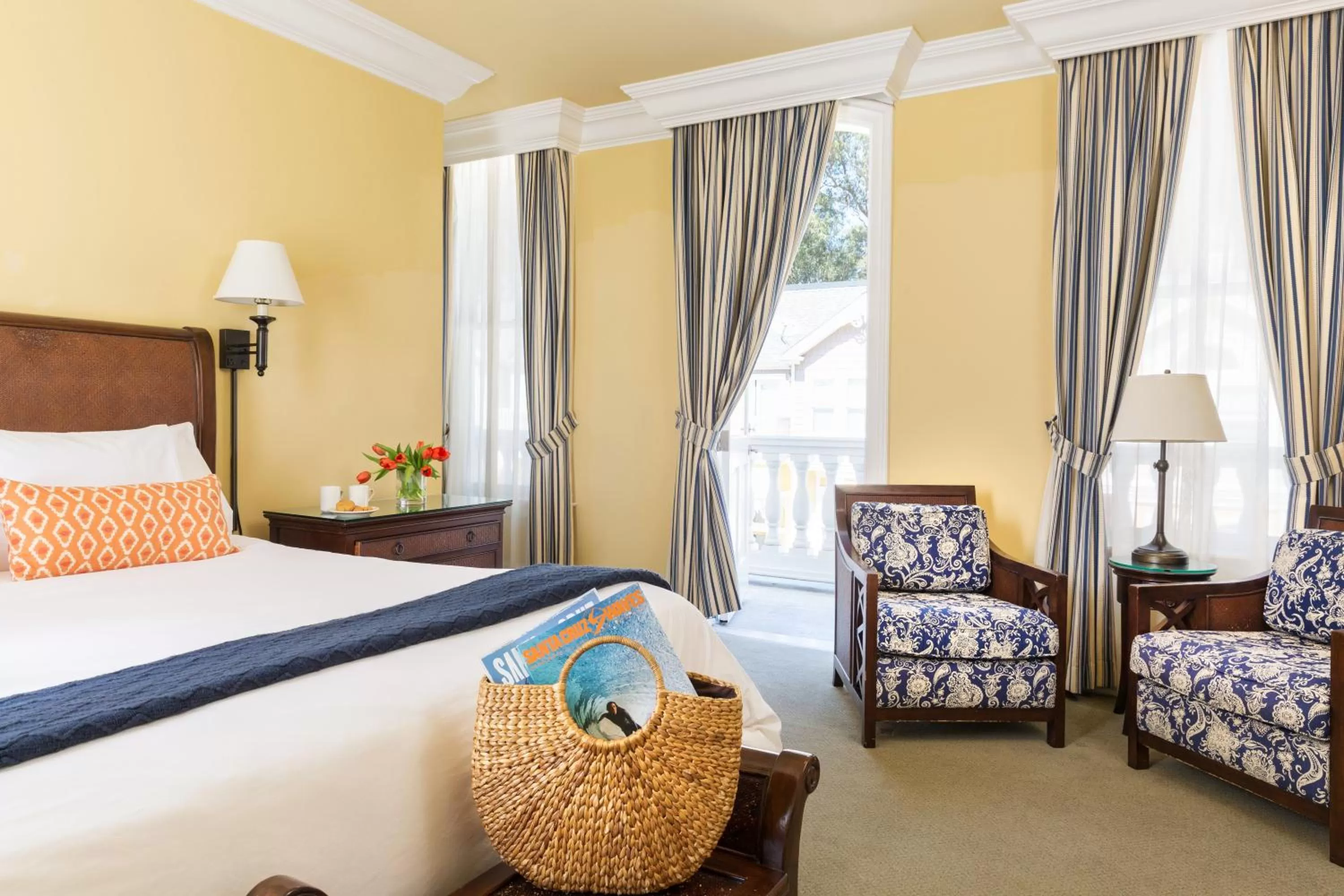 Photo of the whole room, Bed in West Cliff Inn, A Four Sisters Inn