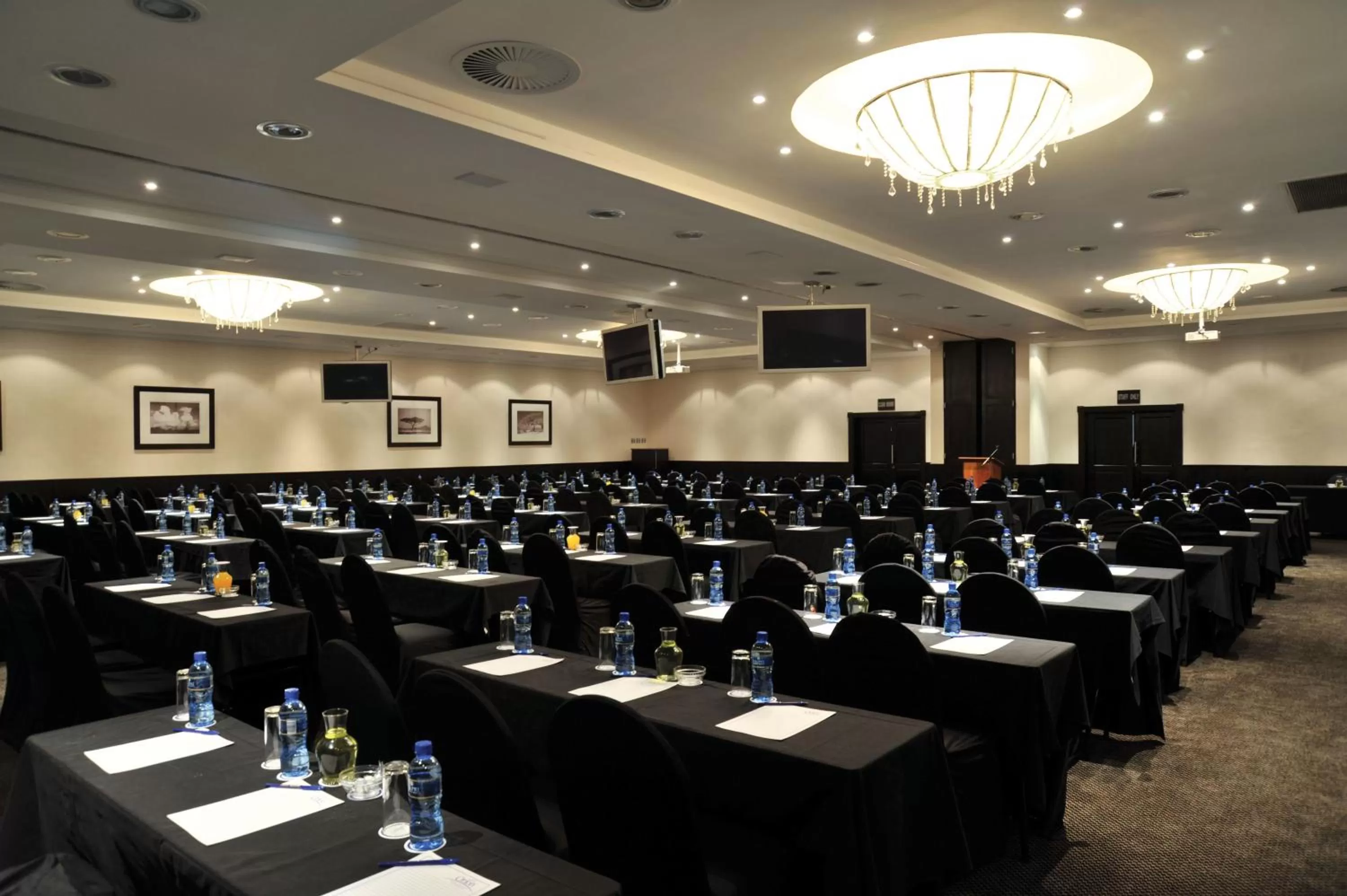 Business facilities in Safari Hotel & Convention Centre
