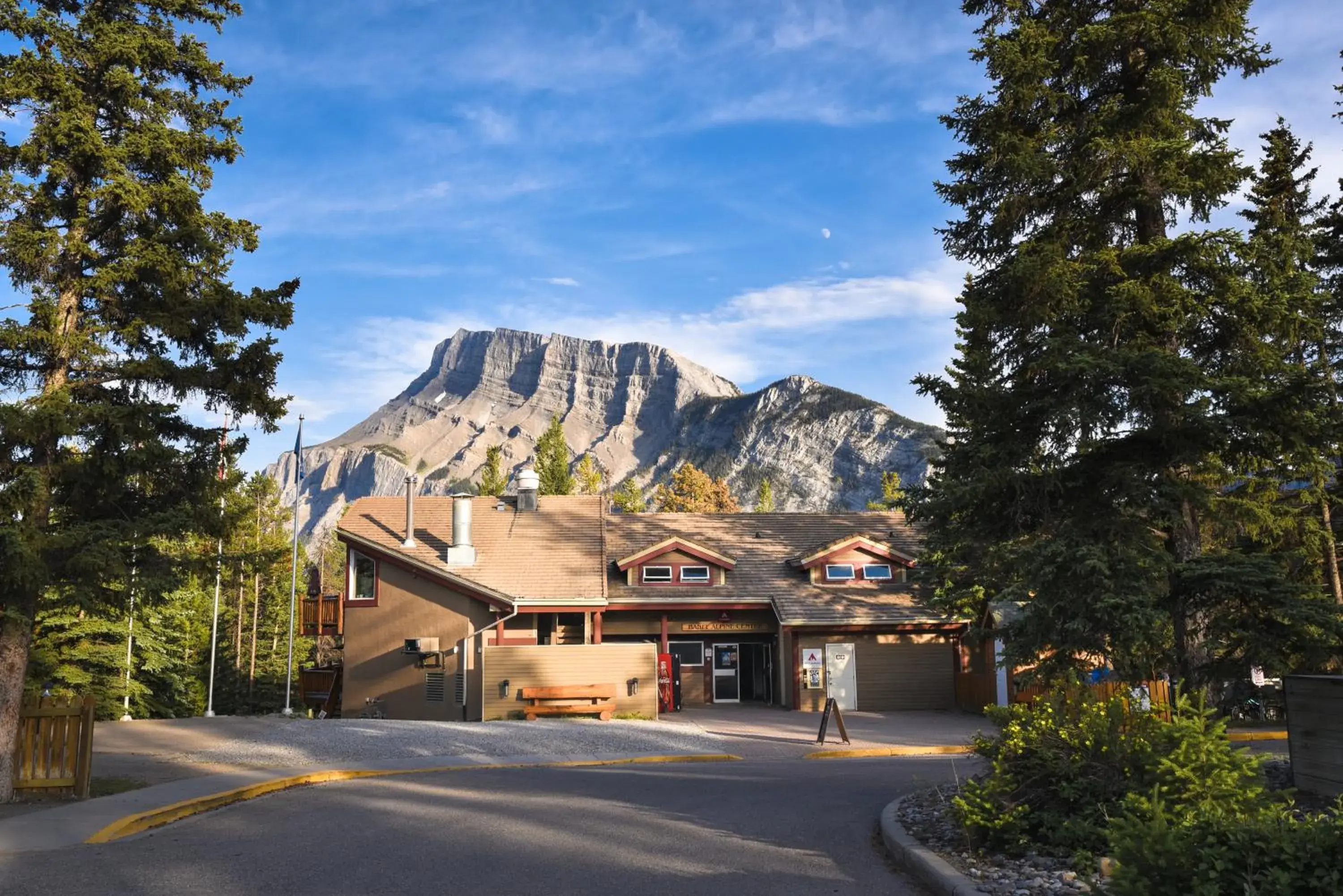 Property Building in HI Banff Alpine Centre - Hostel