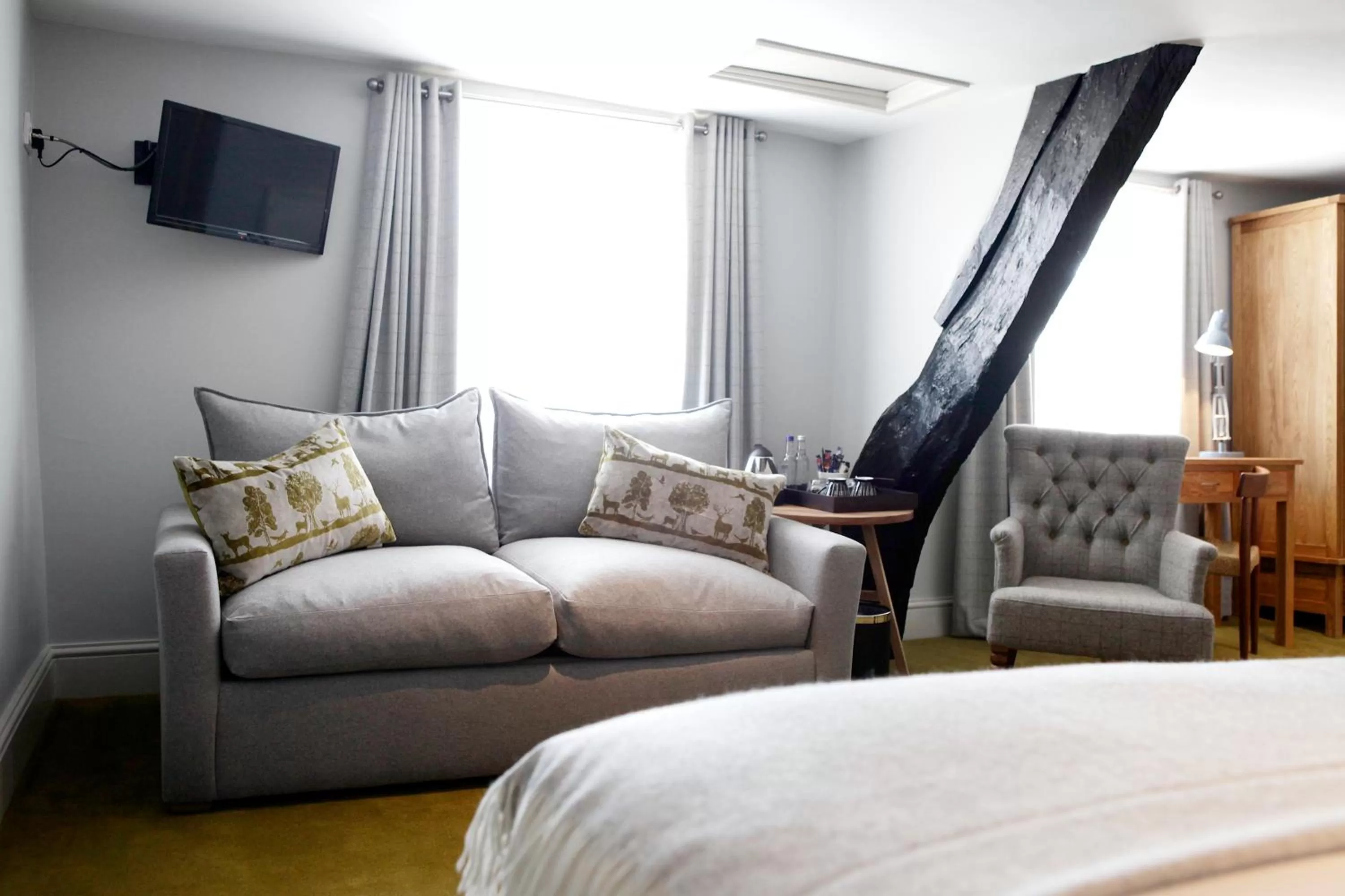 Photo of the whole room, Bed in The Rose and Crown