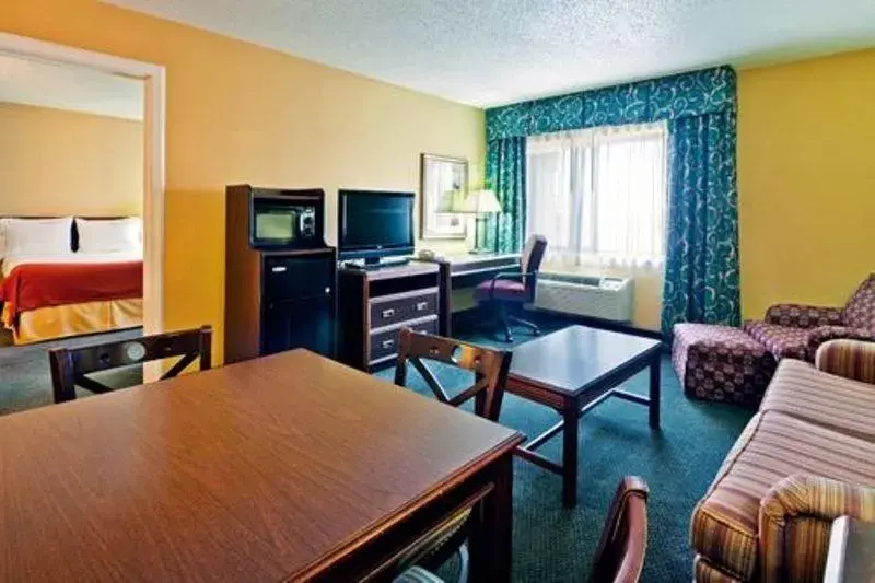 Day, TV/Entertainment Center in Holiday Inn Express Hotel Fort Campbell-Oak Grove, an IHG Hotel