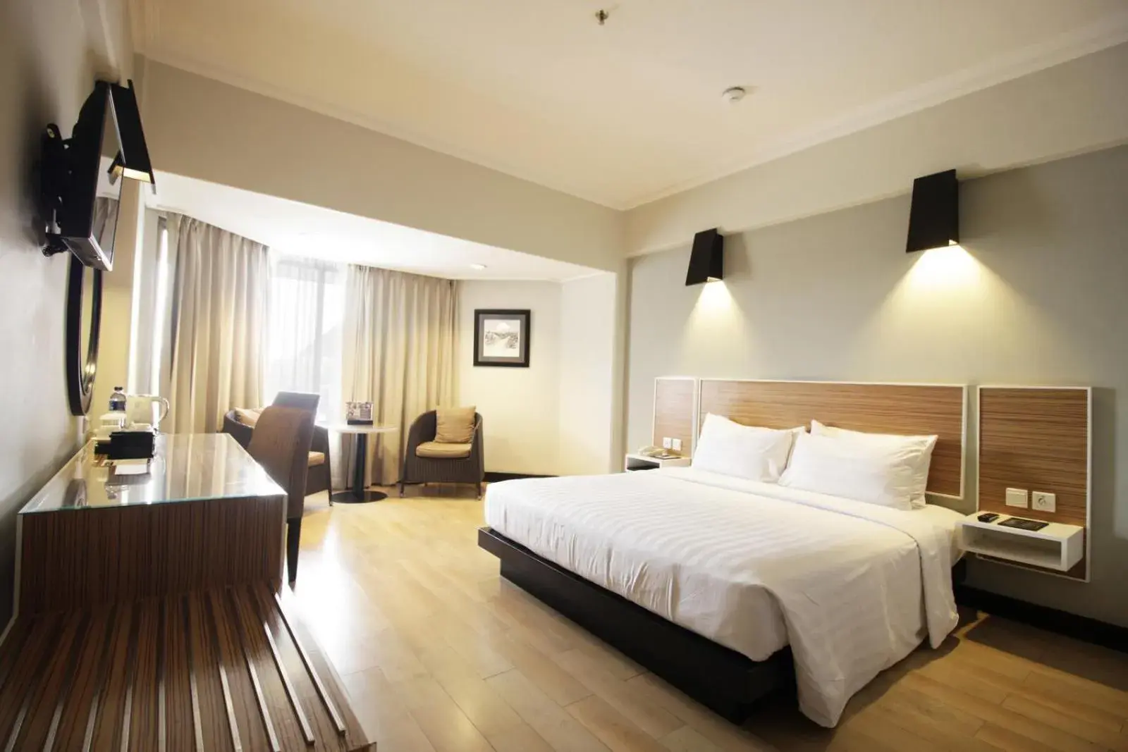 Bedroom, Bed in Hotel Santika Premiere Jogja