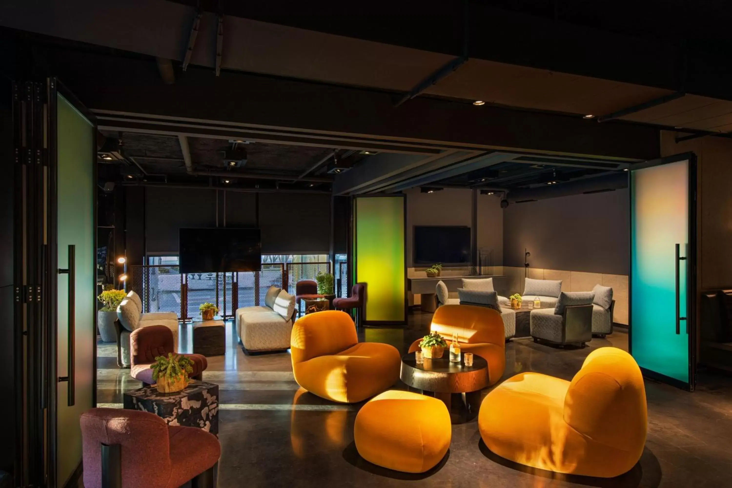 Lounge or bar in Moxy Downtown Los Angeles