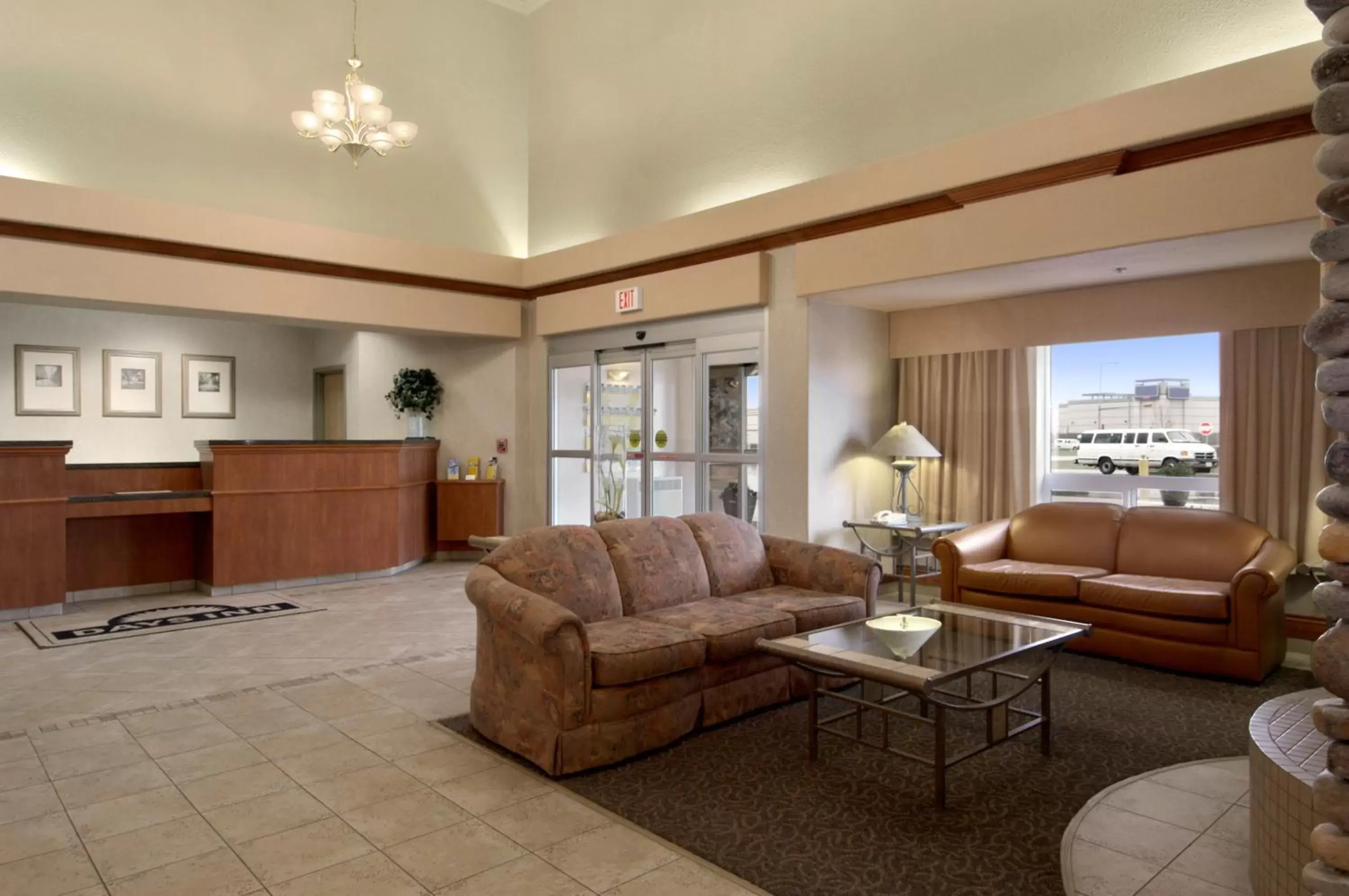 Spring, Seating Area in Days Inn by Wyndham Red Deer