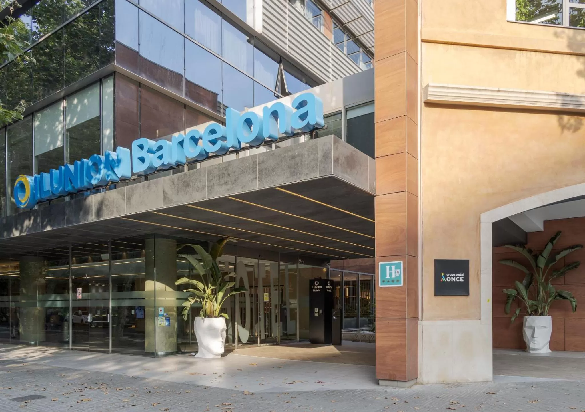 Facade/entrance in Ilunion Barcelona