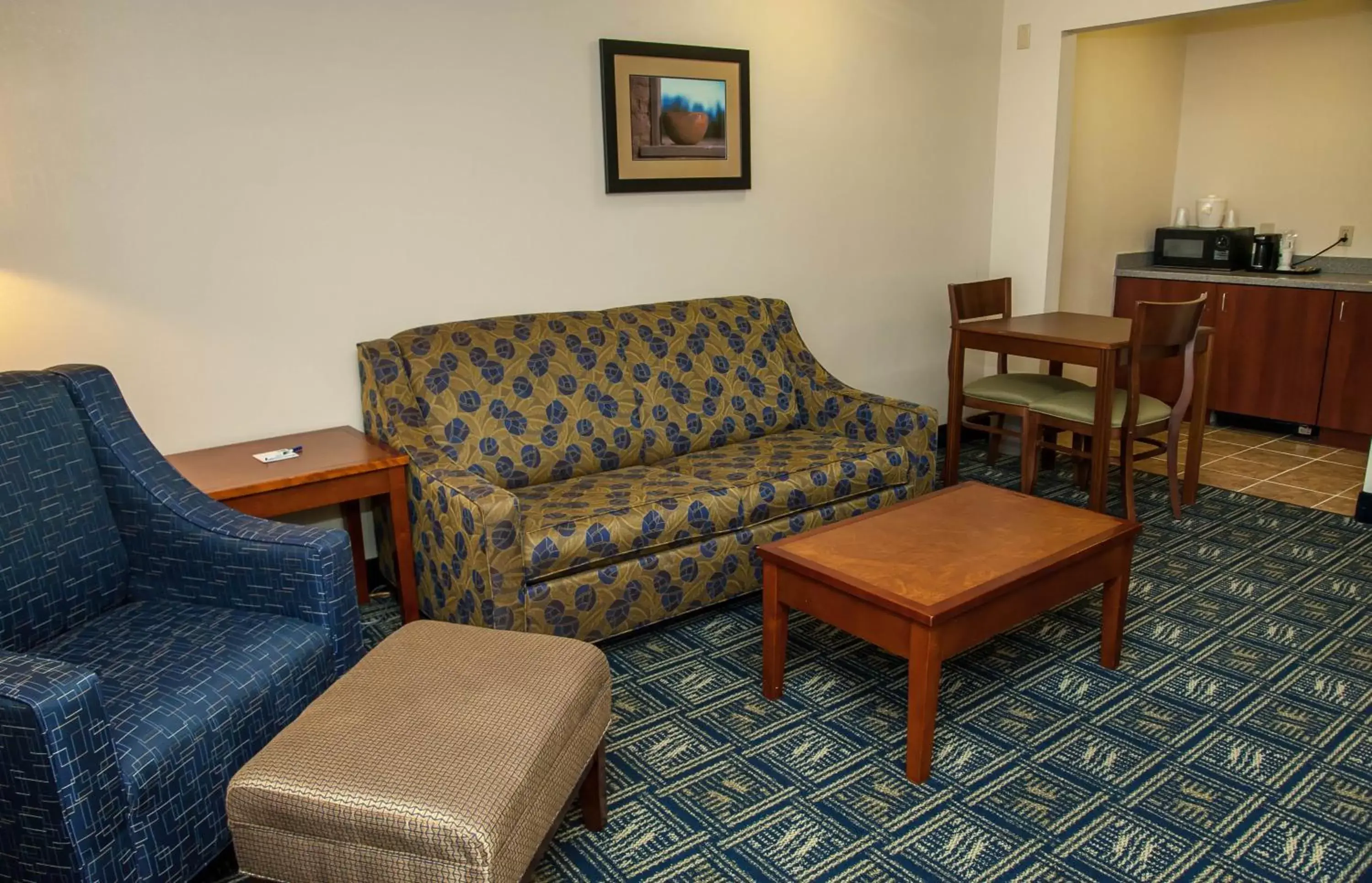 Photo of the whole room, Seating Area in Holiday Inn Express Tucson-Airport, an IHG Hotel