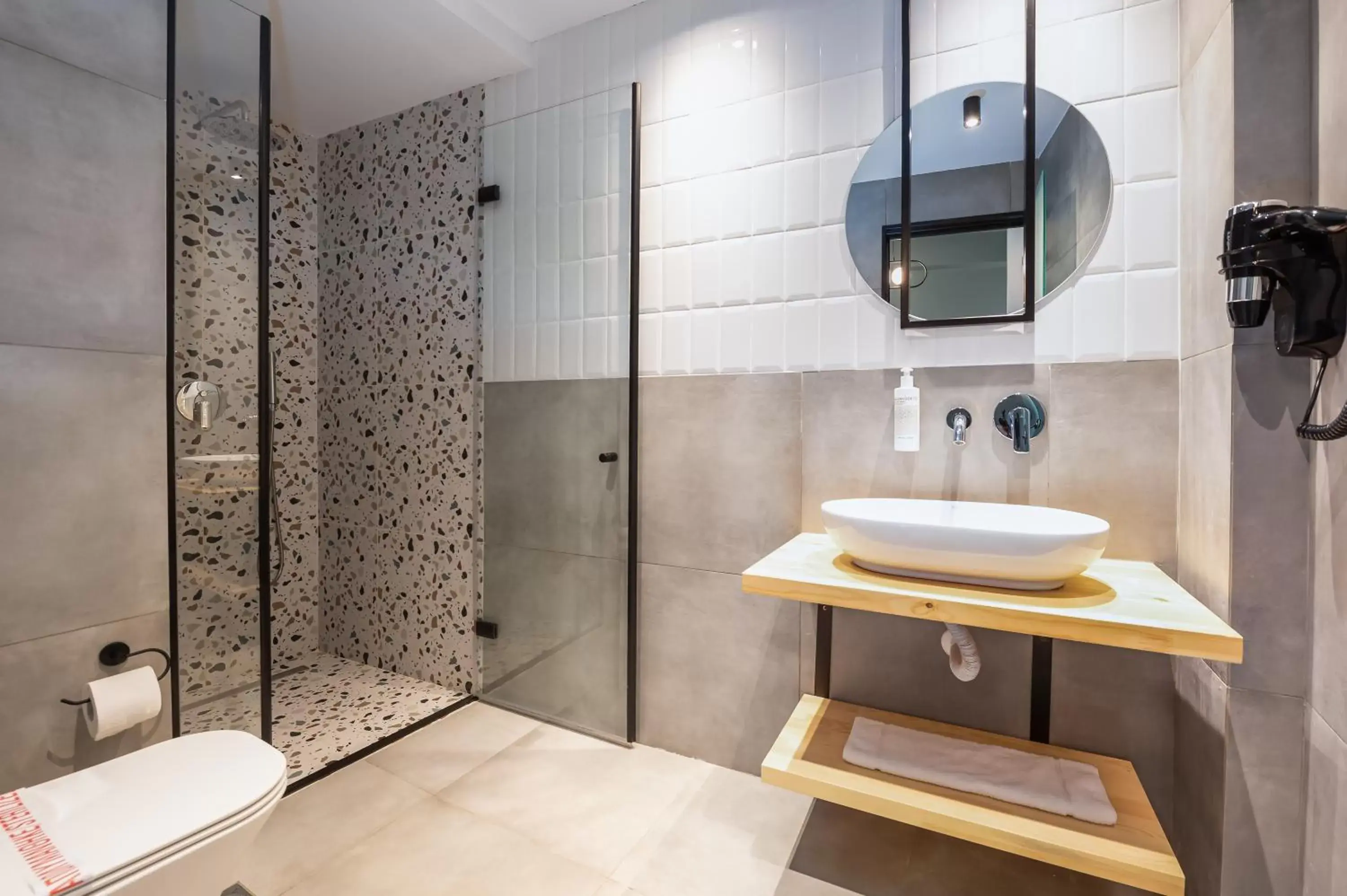 Shower, Bathroom in Centro Hotel Ioannina