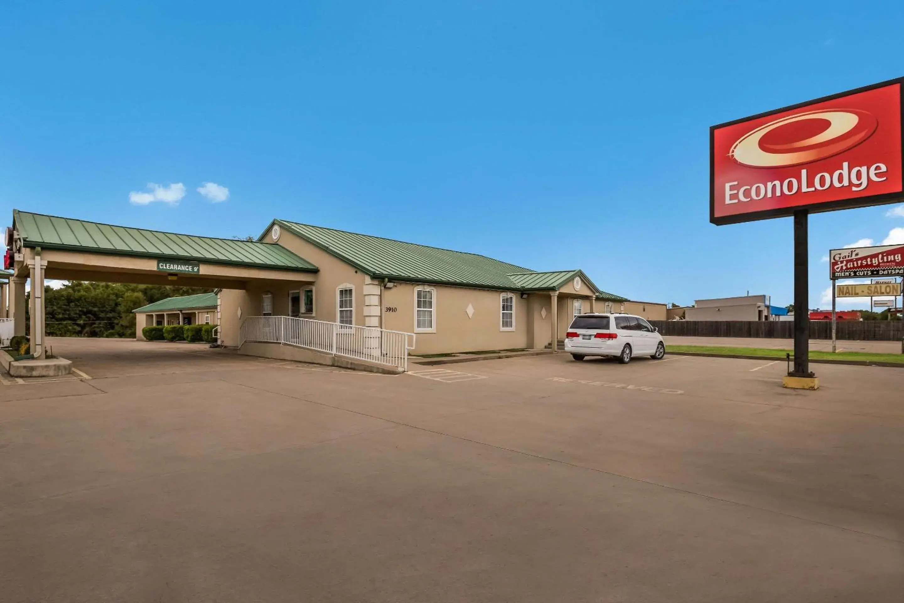 Property Building in Econo Lodge Bartlesville Hwy 75