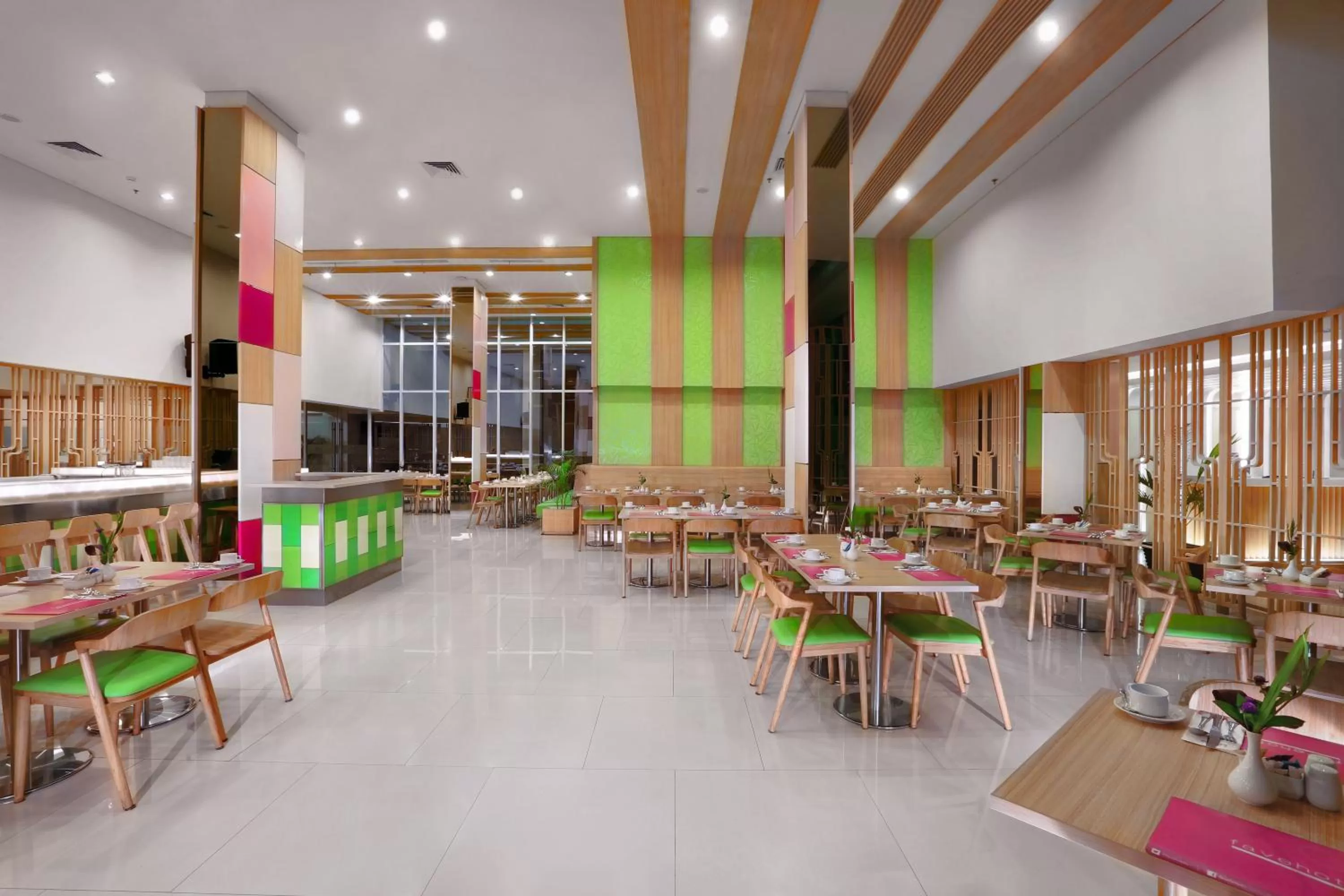 Restaurant/places to eat in Fave Plus Hotel Palembang