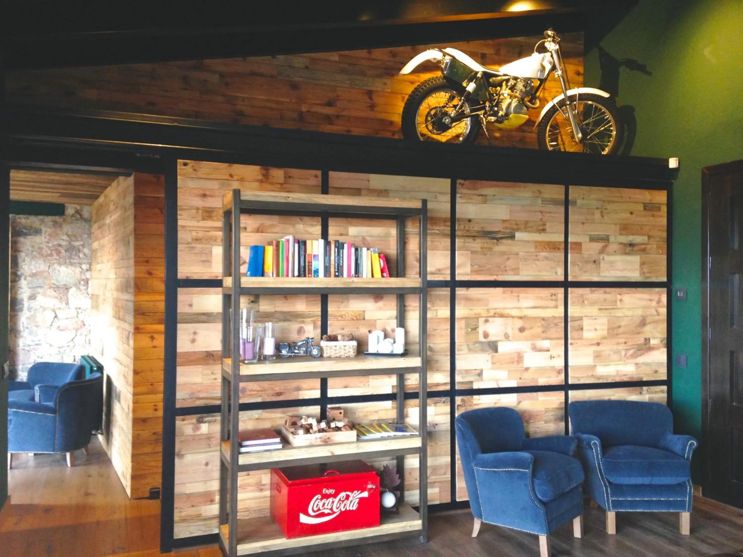 Communal lounge/ TV room in Hotel Boutique Puig Francó