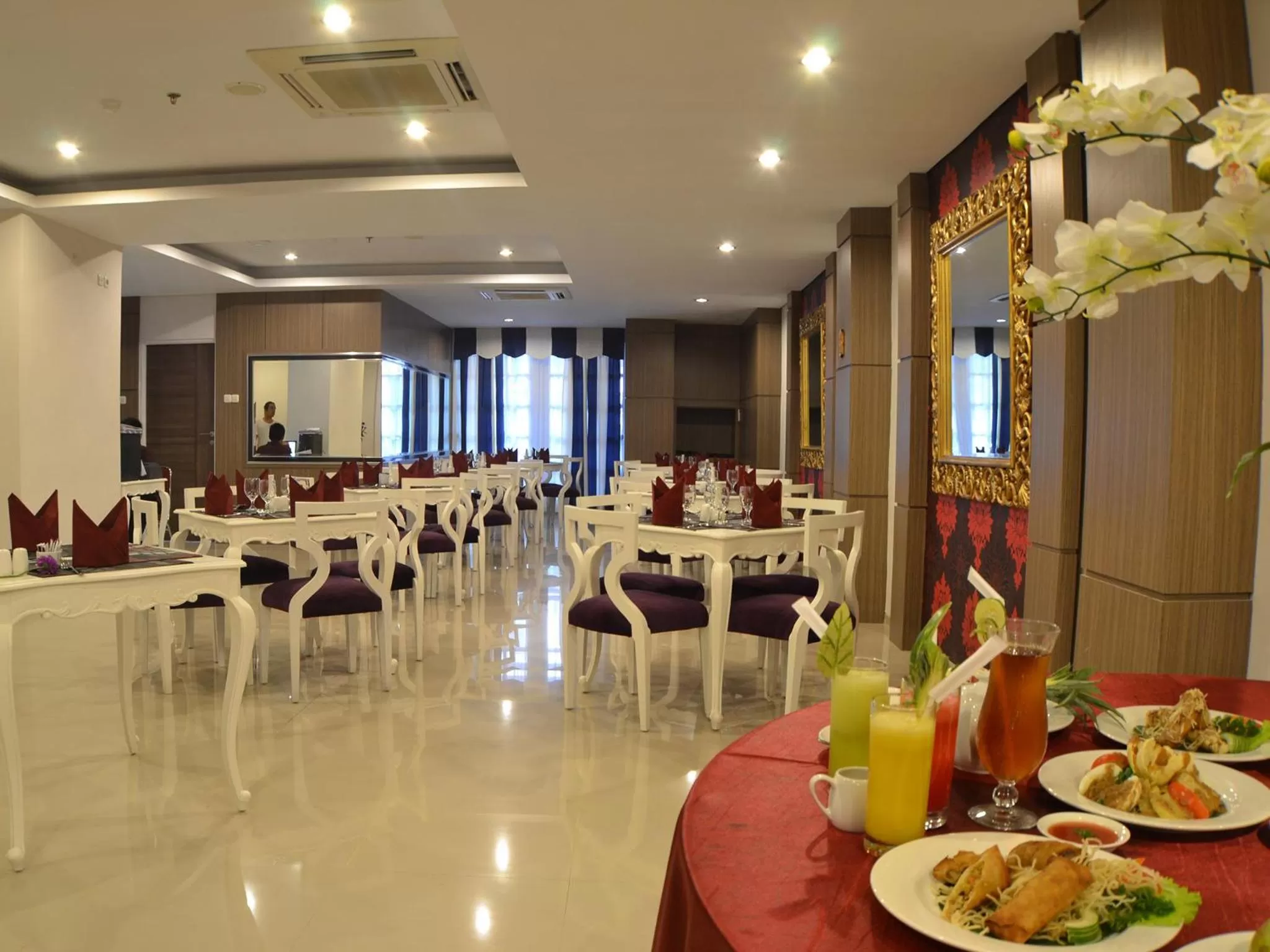 Restaurant/places to eat in The Cube Hotel Malioboro, Azana Hotels Collection