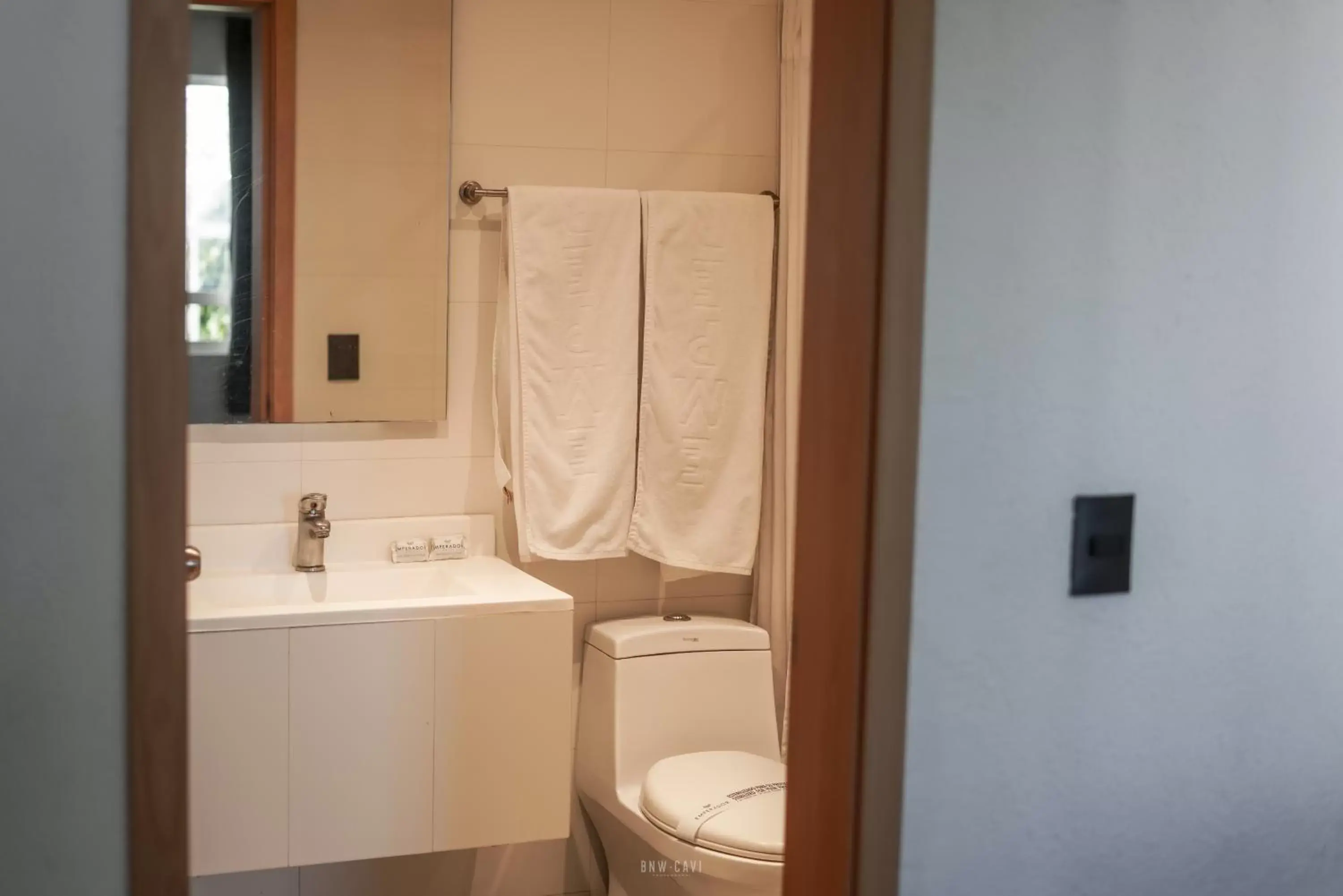 Toilet, Bathroom in Hotel Emperador centro Guadalajara y Remodelado
