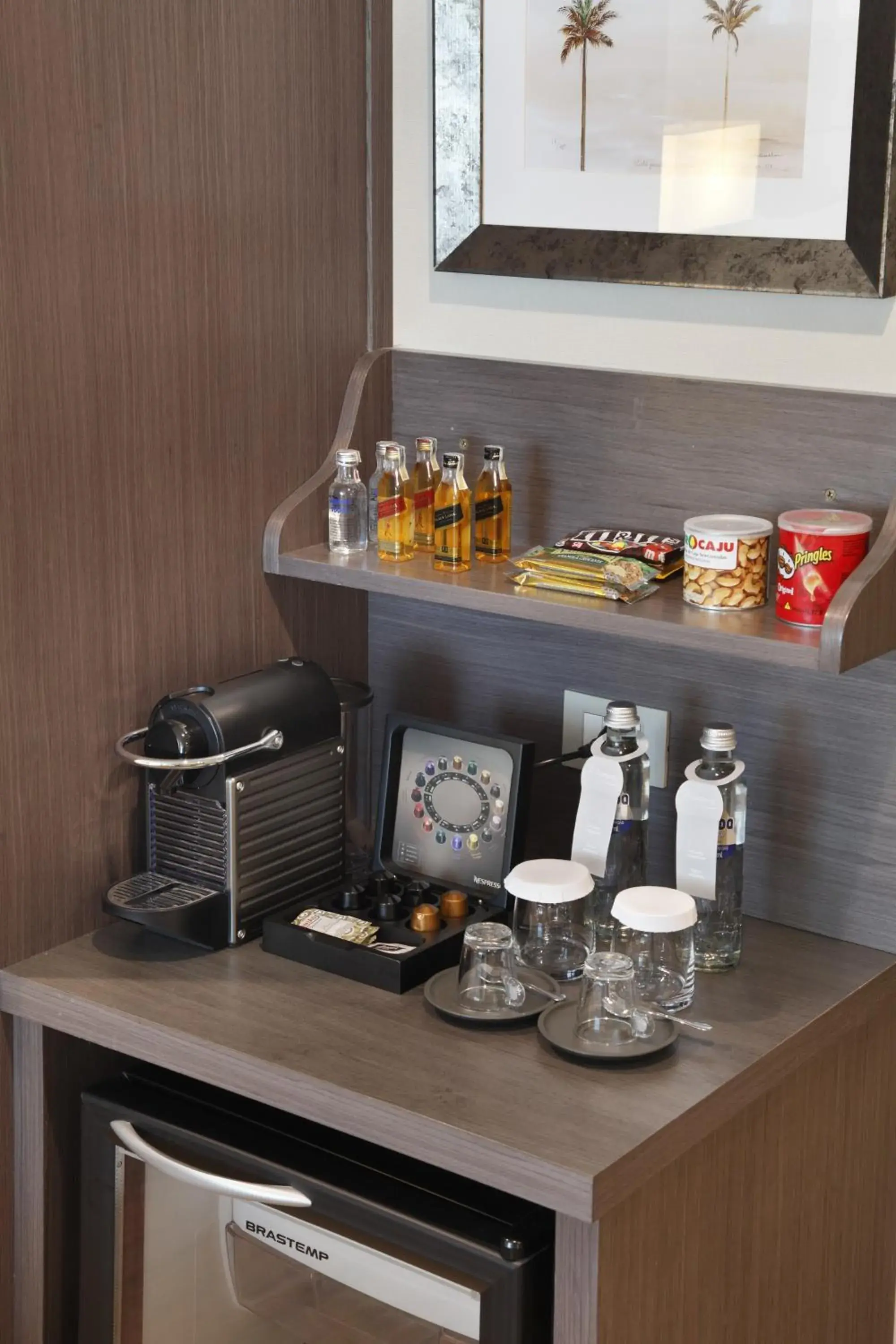 Coffee/tea facilities, Kitchen/Kitchenette in Miramar Hotel By Windsor