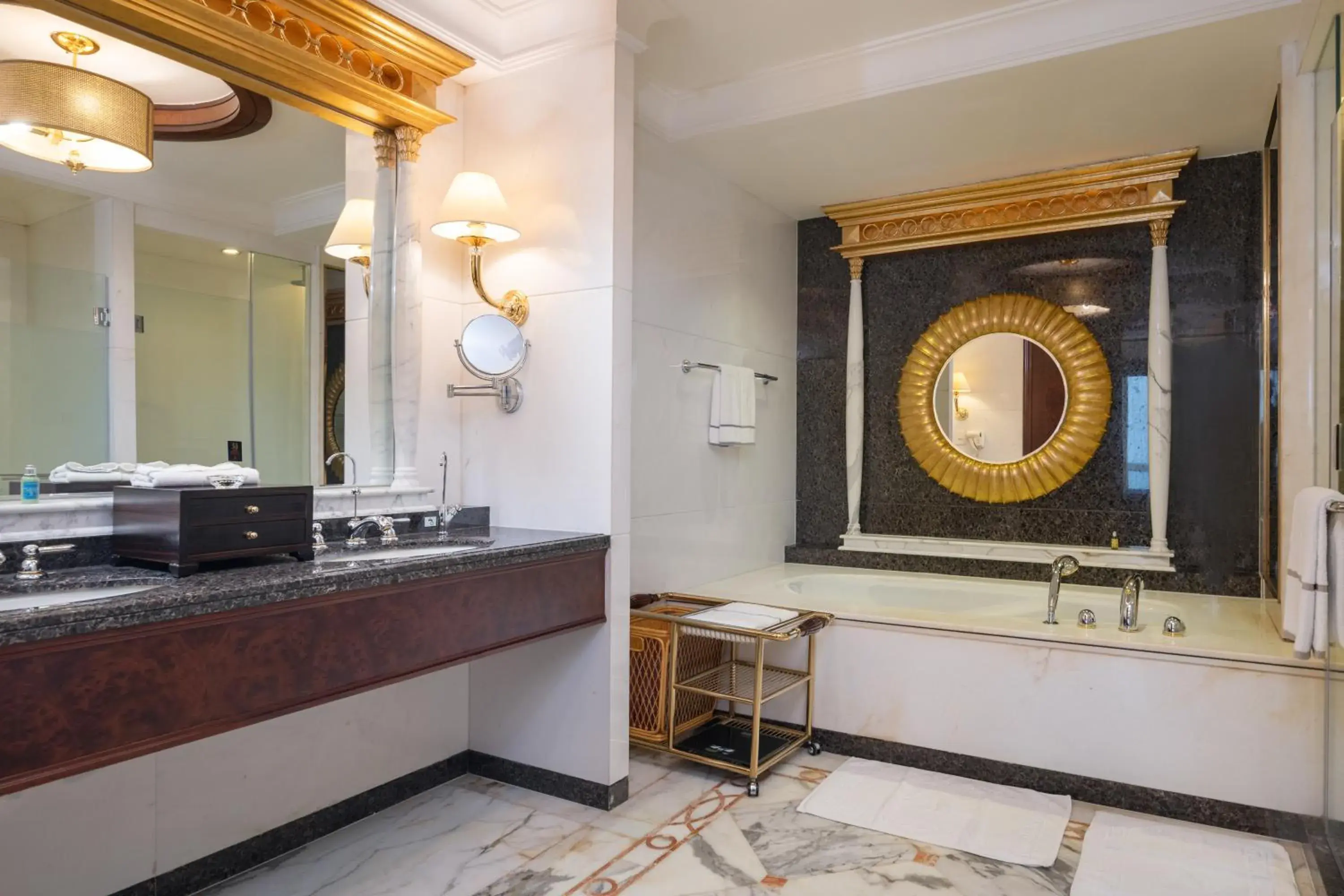 Bathroom in Regal Palace Hotel