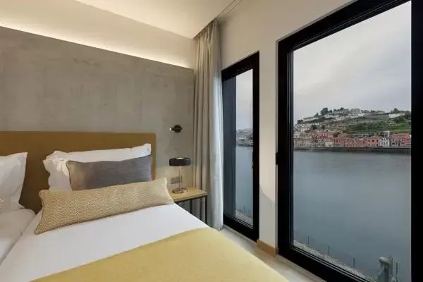 River view, Bed in NEYA Porto Hotel