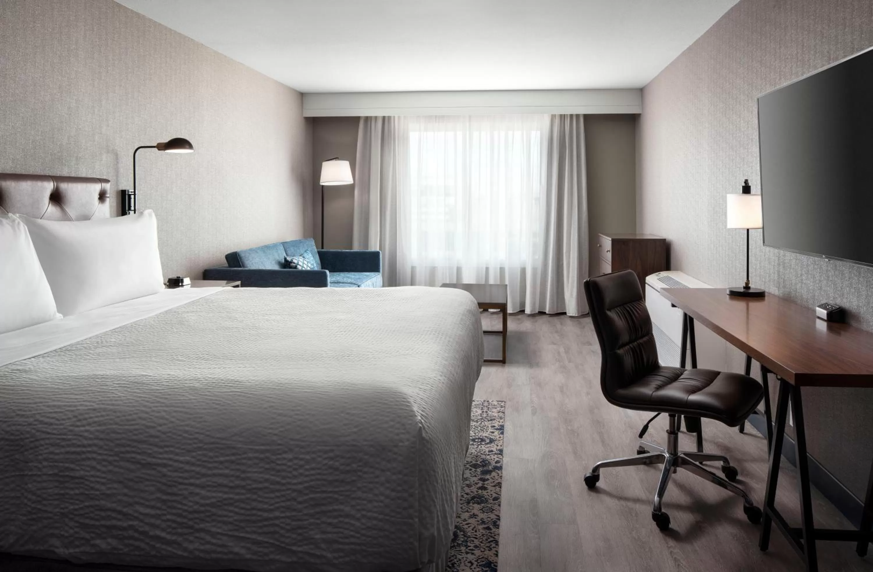 Bedroom, Bed in Four Points by Sheraton - San Francisco Airport