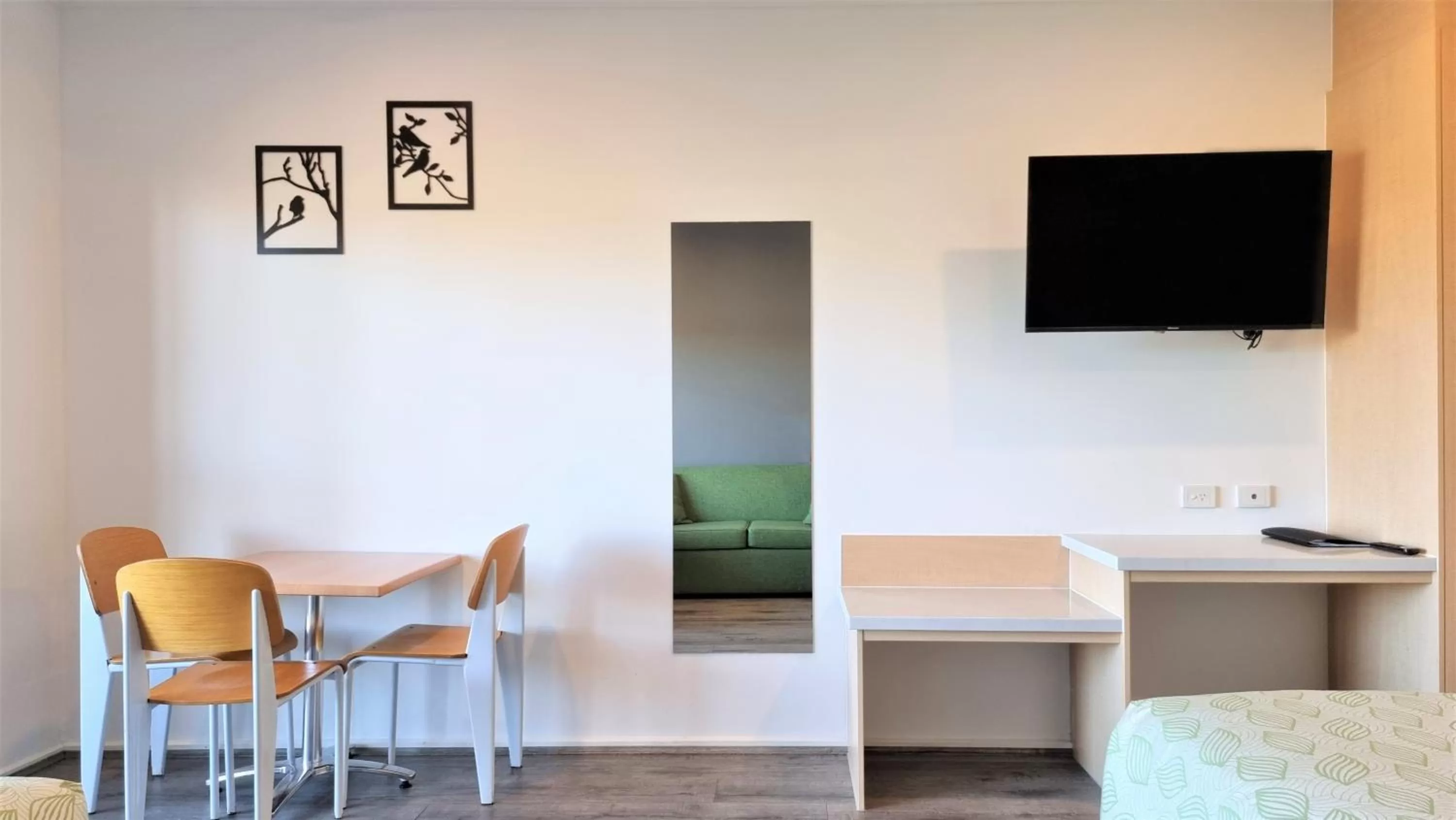 Deluxe Twin Room with Patio in Seaview Motel & Apartments