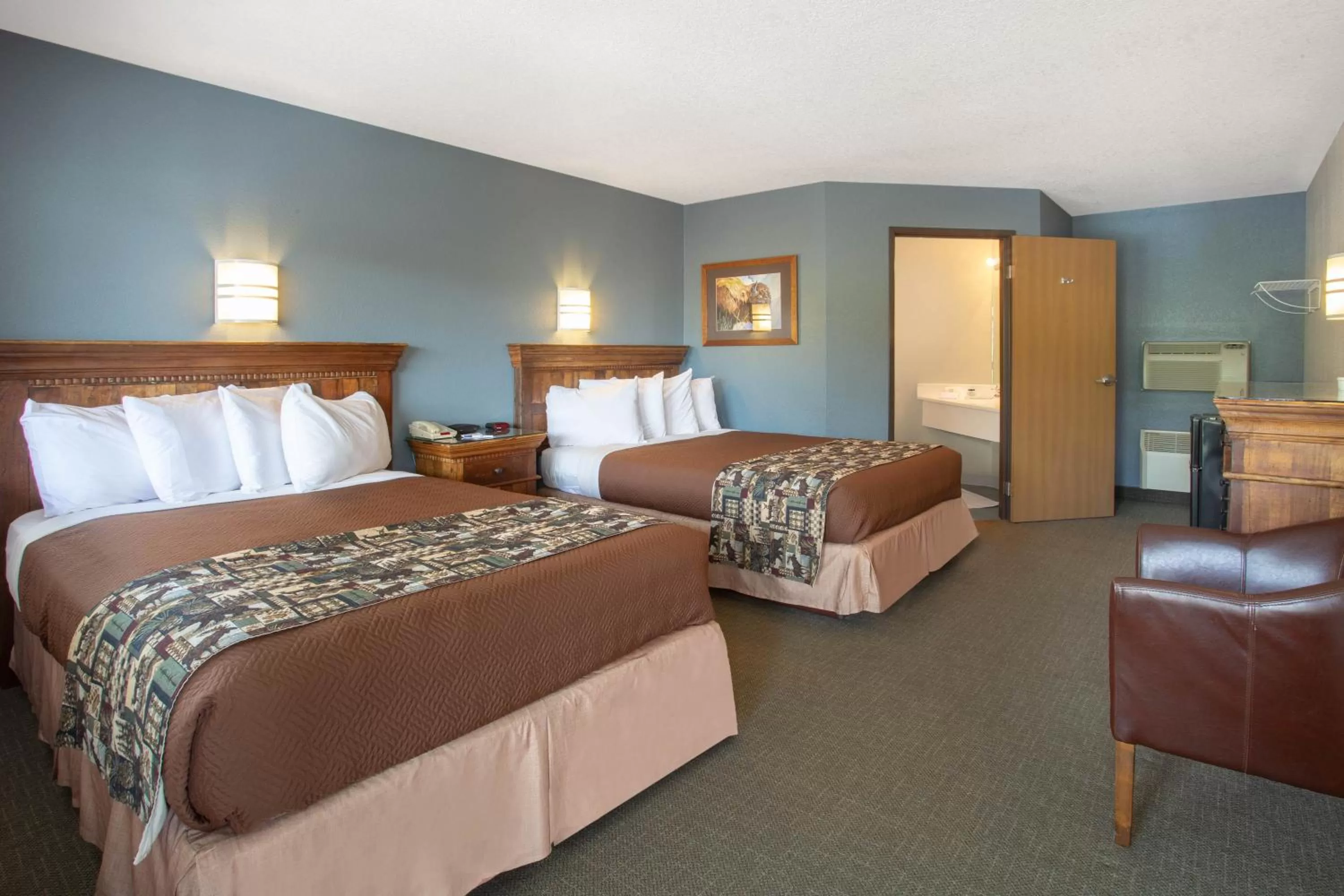 Double Room with Two Double Beds - Non-Smoking in Travelodge by Wyndham Gardiner Yellowstone Park North Entr