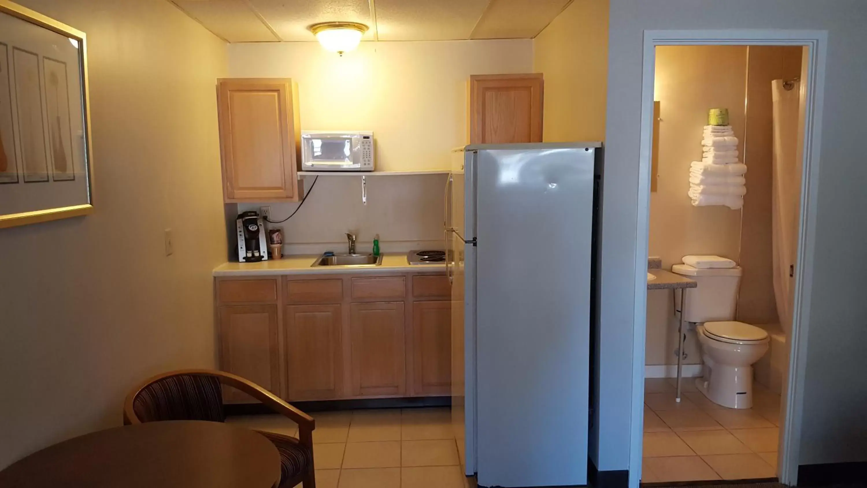 Kitchen/Kitchenette in Seabreeze Motel