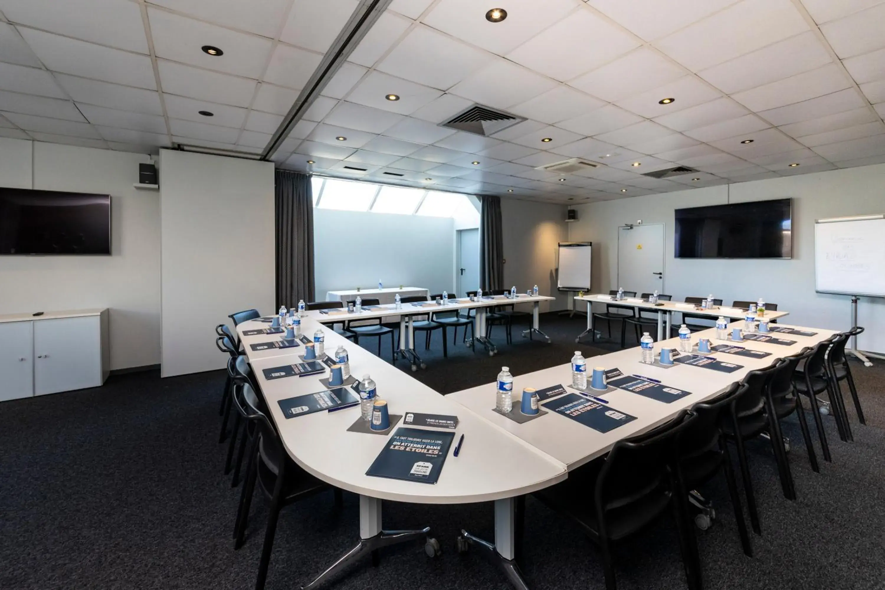 Meeting/conference room in Kyriad Paris Ouest - Colombes