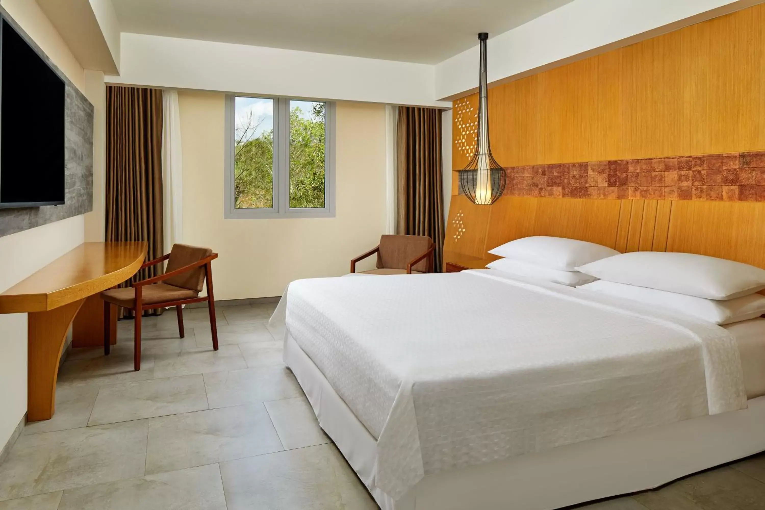 Photo of the whole room, Bed in Four Points by Sheraton Bali, Ungasan