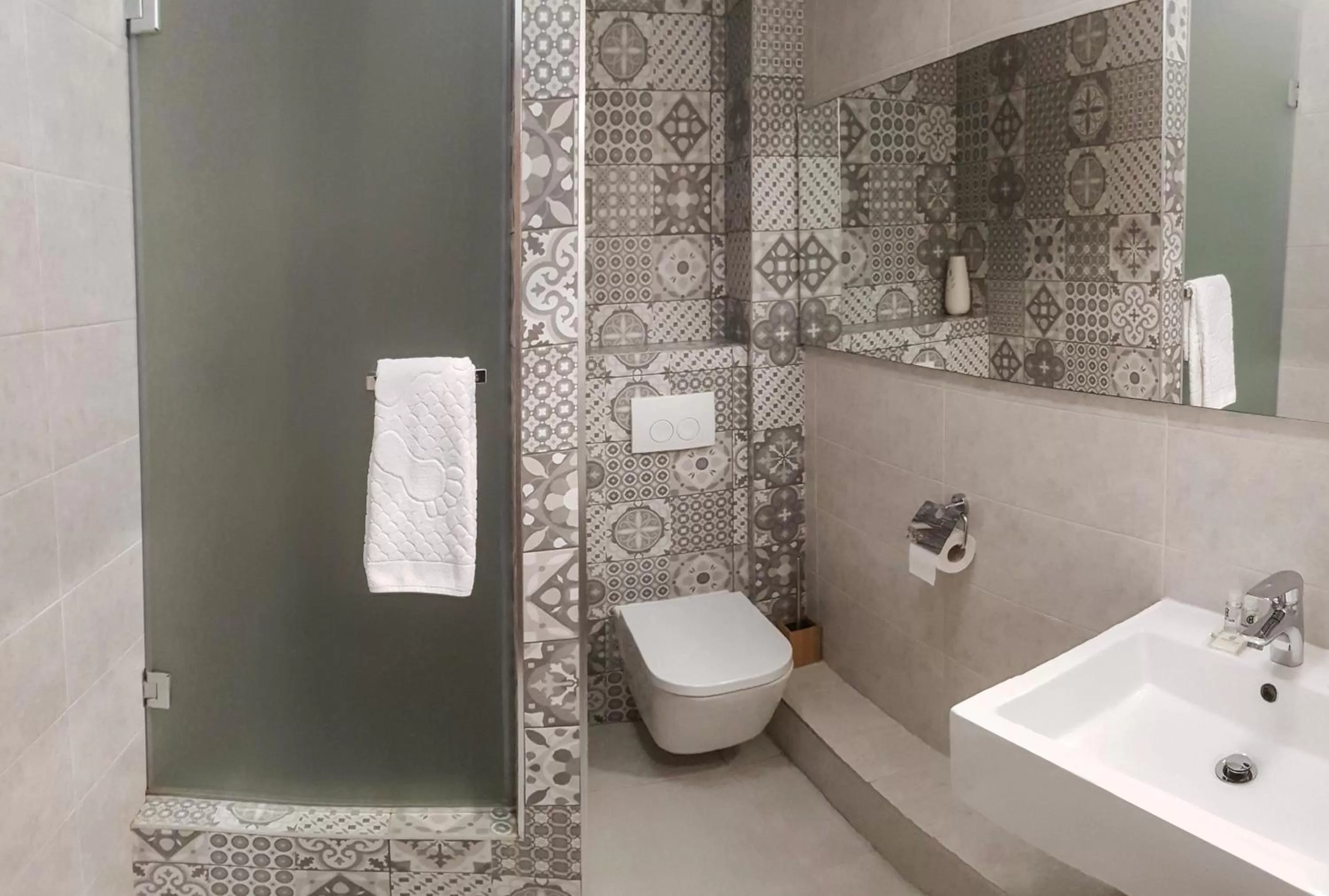 Shower in Wine Hotel Chisinau