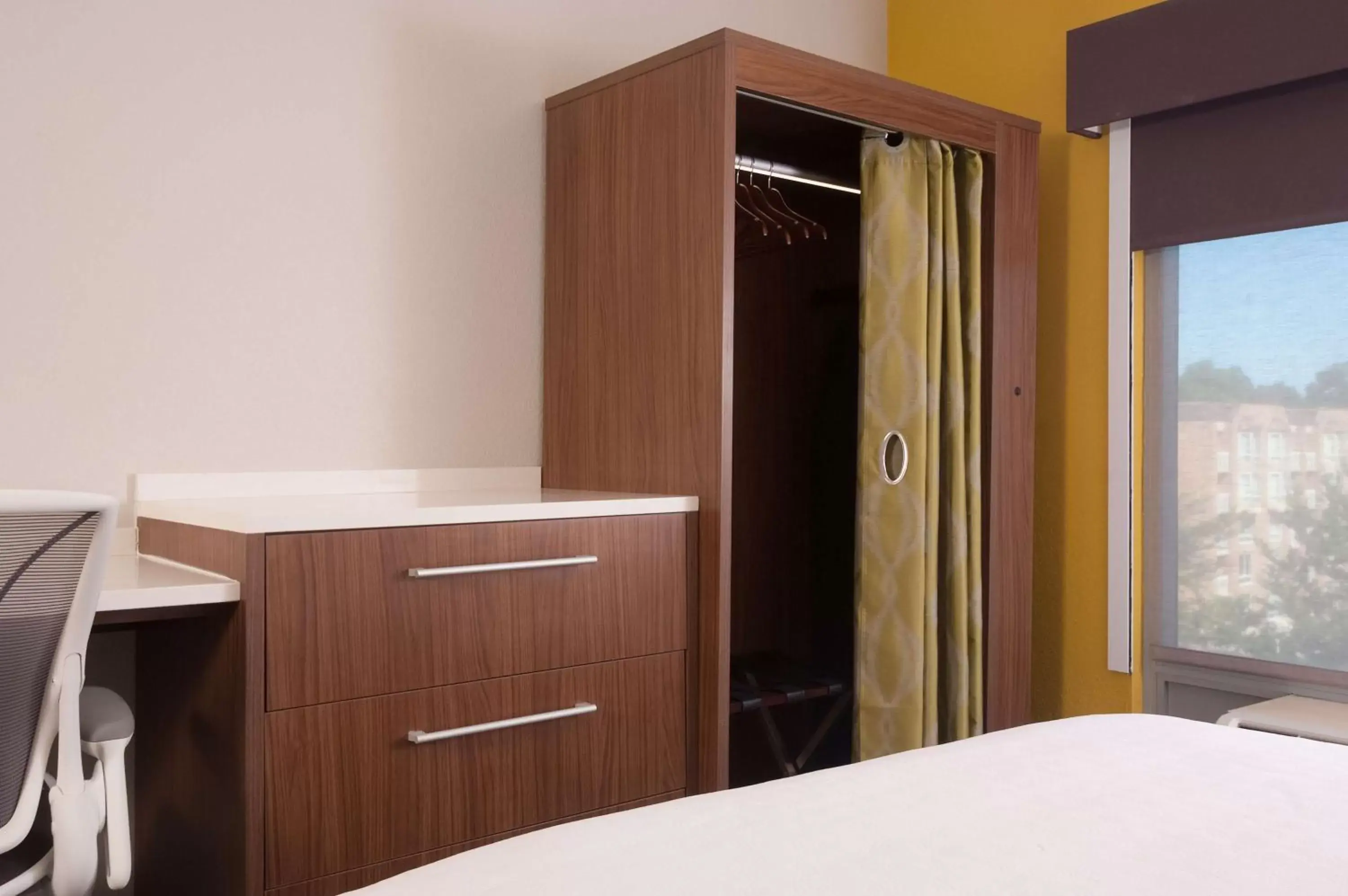 Bedroom, Bed in Home2 Suites By Hilton Atlanta Perimeter Center
