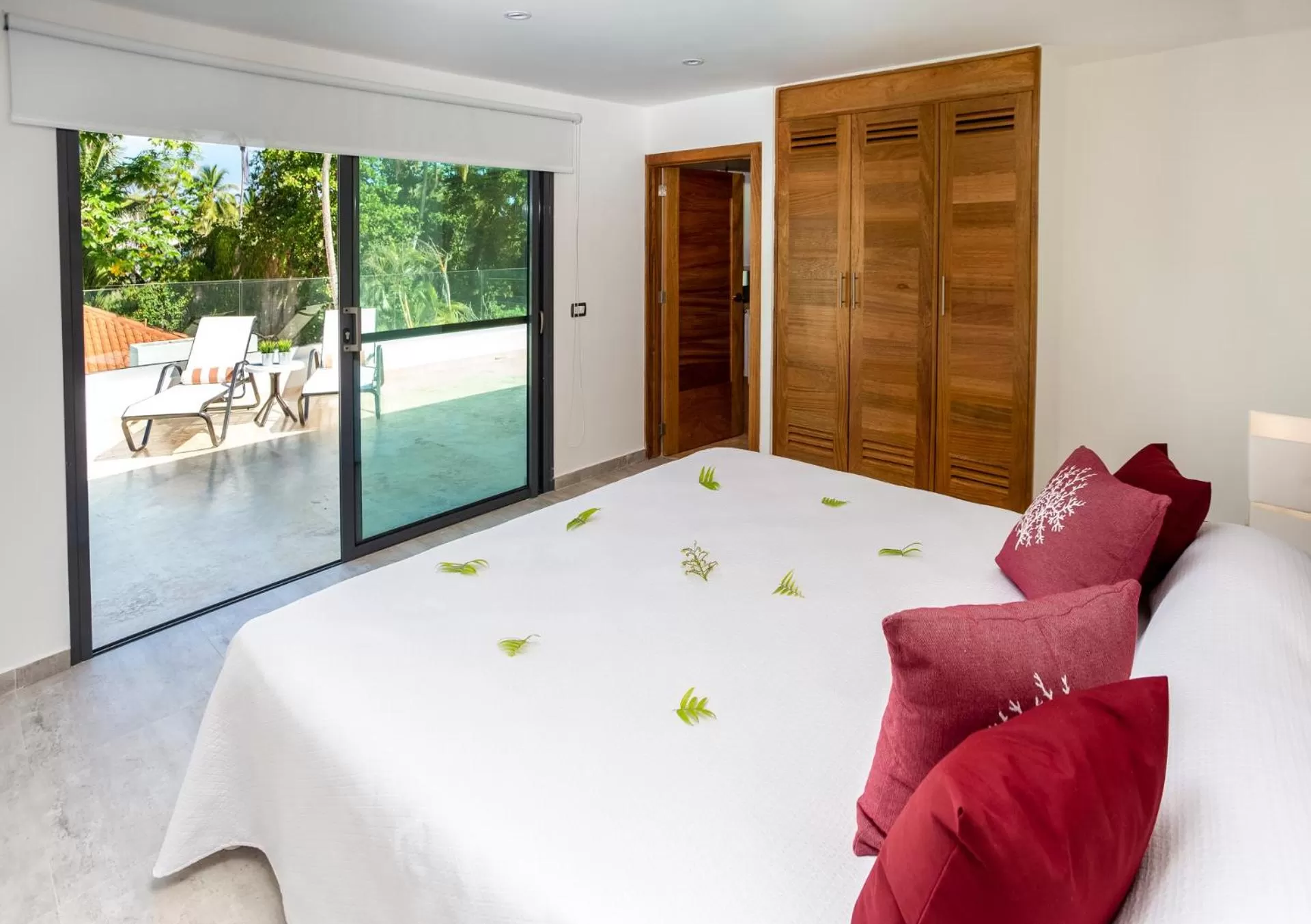 Photo of the whole room in Louisa Aparthotel