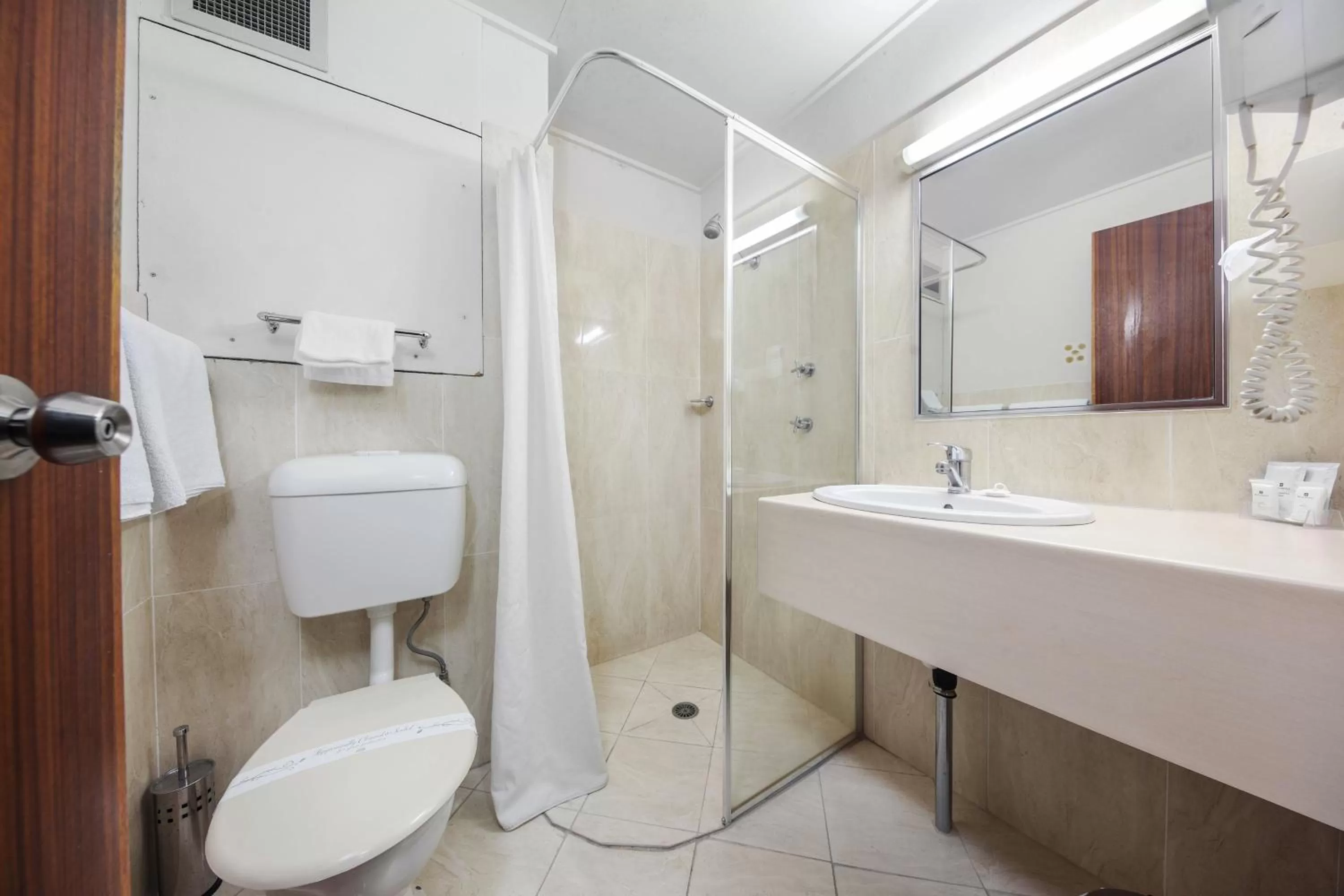 Belconnen Way Hotel & Serviced Apartments