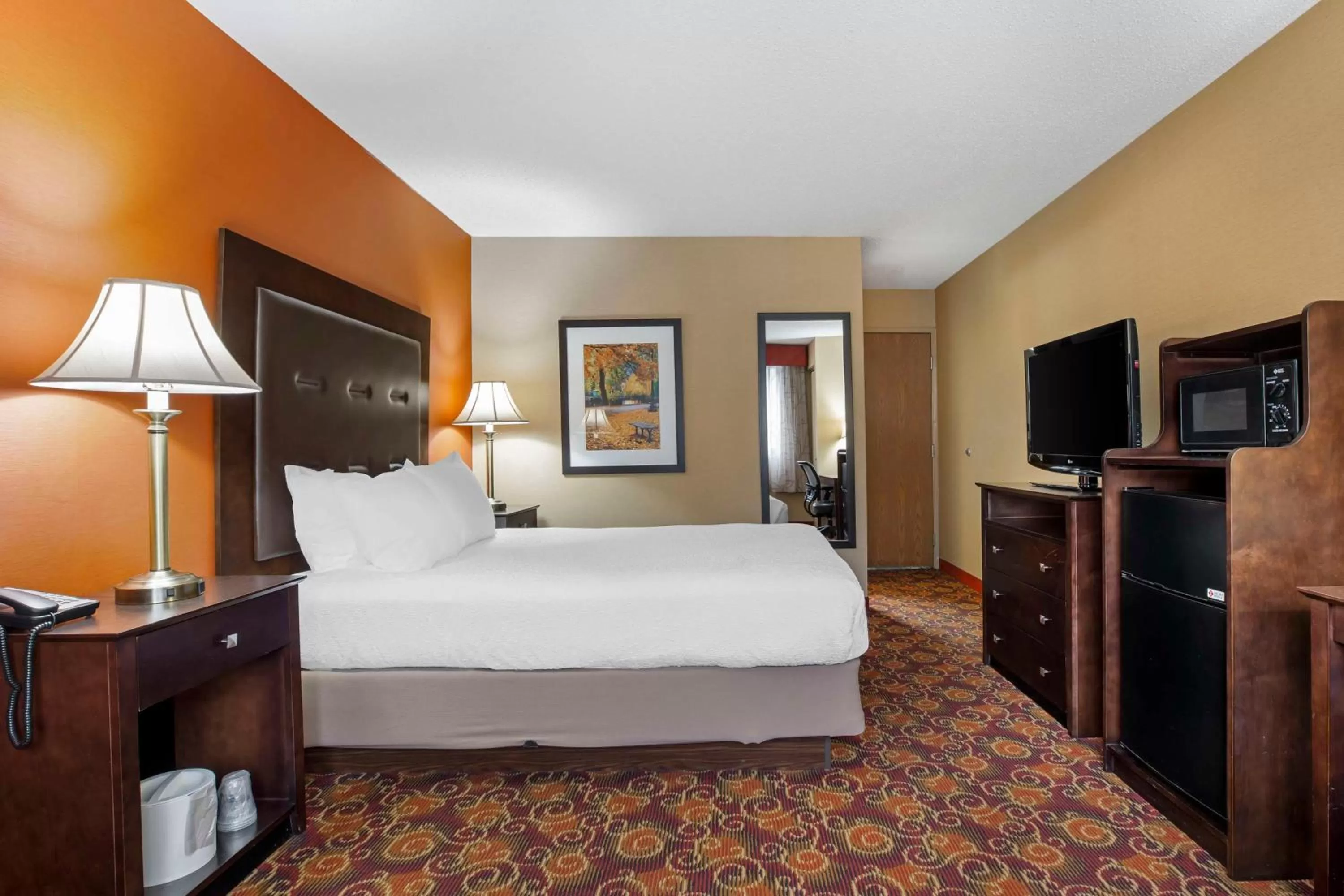 Queen Room with Sofabed - Non Smoking in Best Western Plus The Inn at Sharon/Foxboro