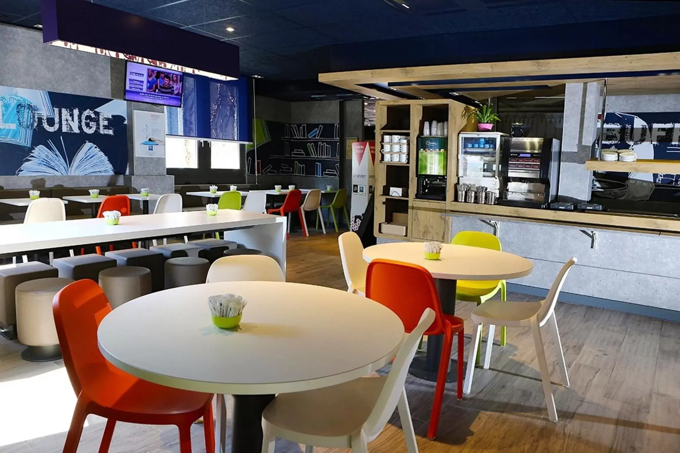 Lounge or bar, Restaurant/Places to Eat in Ibis Budget Toulon Centre