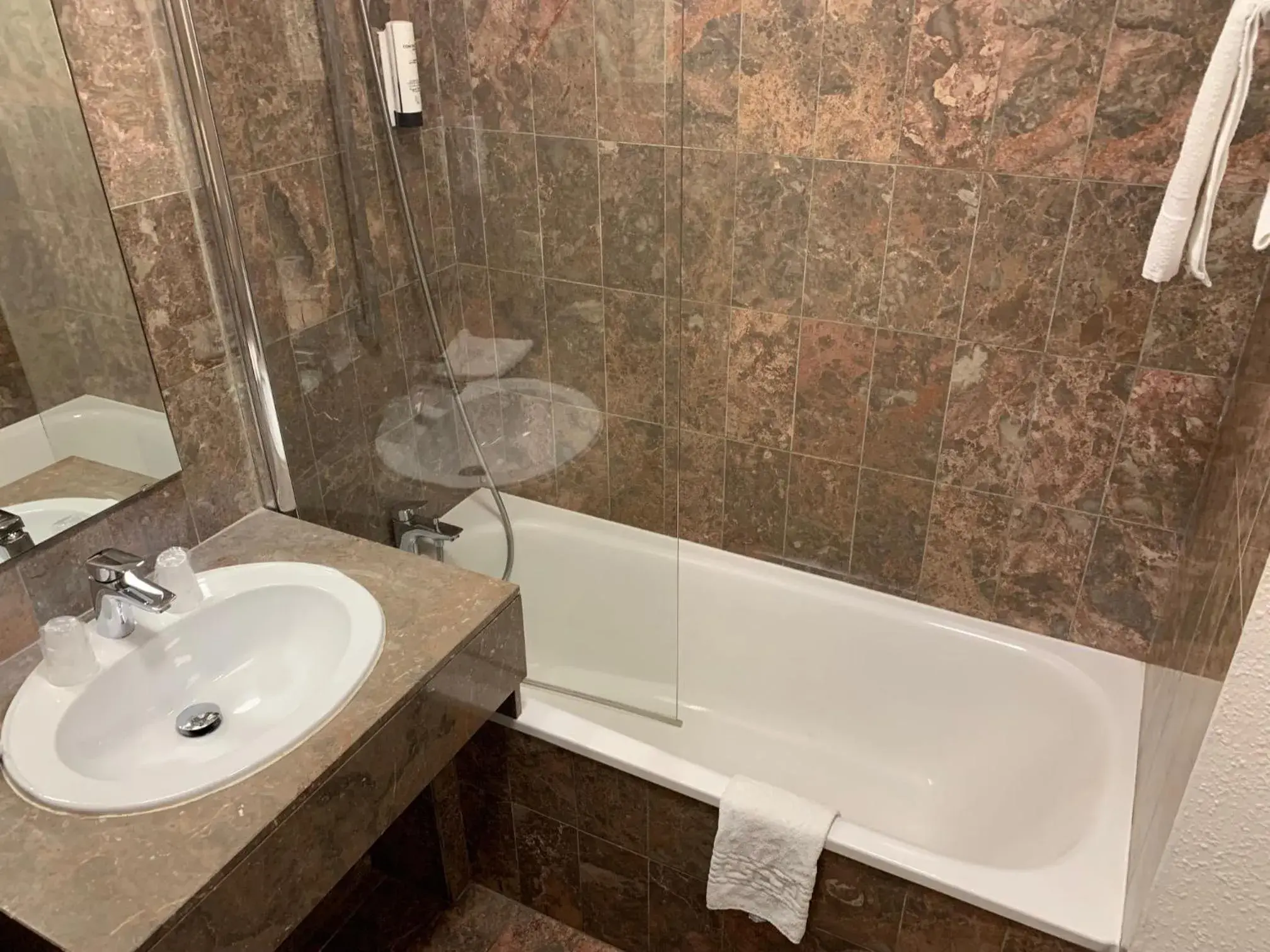 Bathroom in Hôtel des Etats-Unis