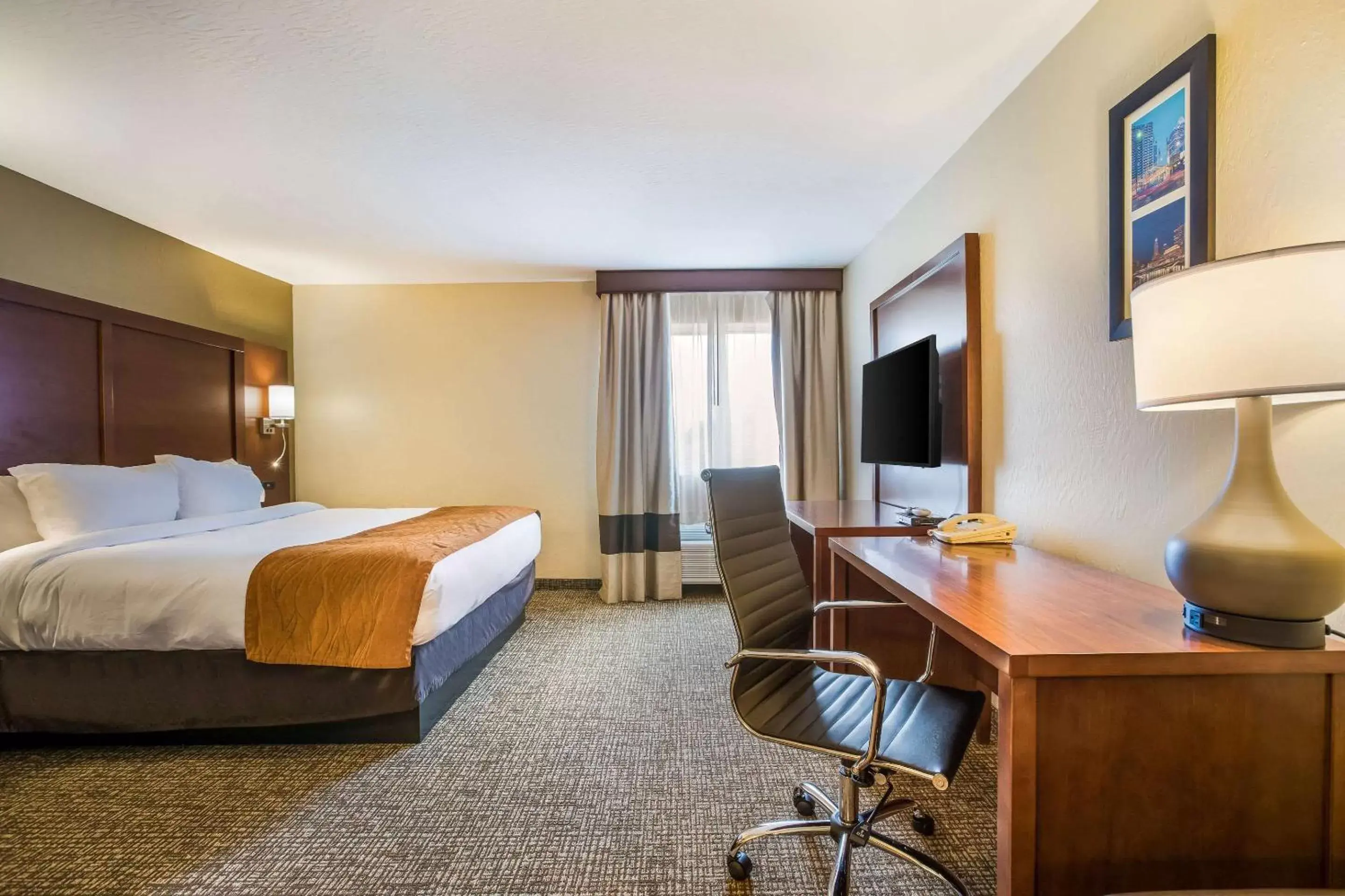 Bedroom, TV/Entertainment Center in Comfort Inn & Suites Fairborn near Wright Patterson AFB