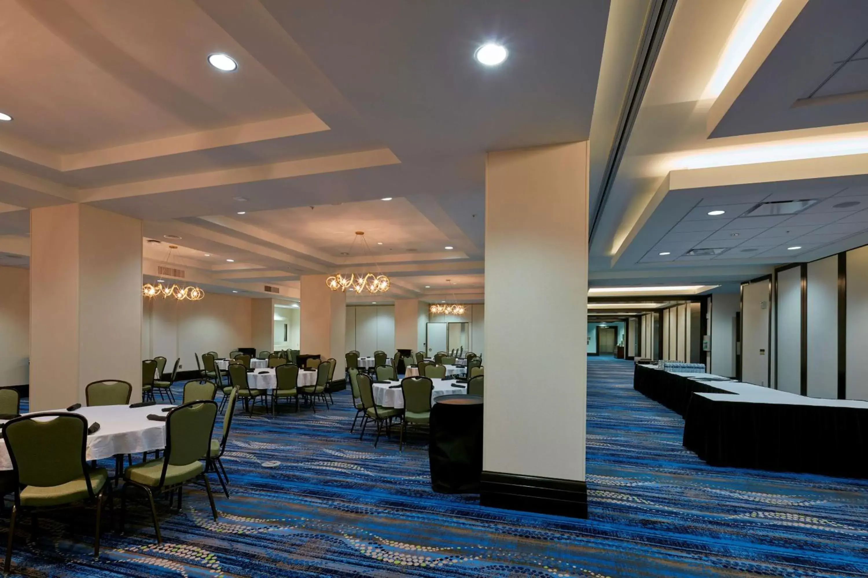 Meeting/conference room, Restaurant/Places to Eat in Embassy Suites Louisville Downtown