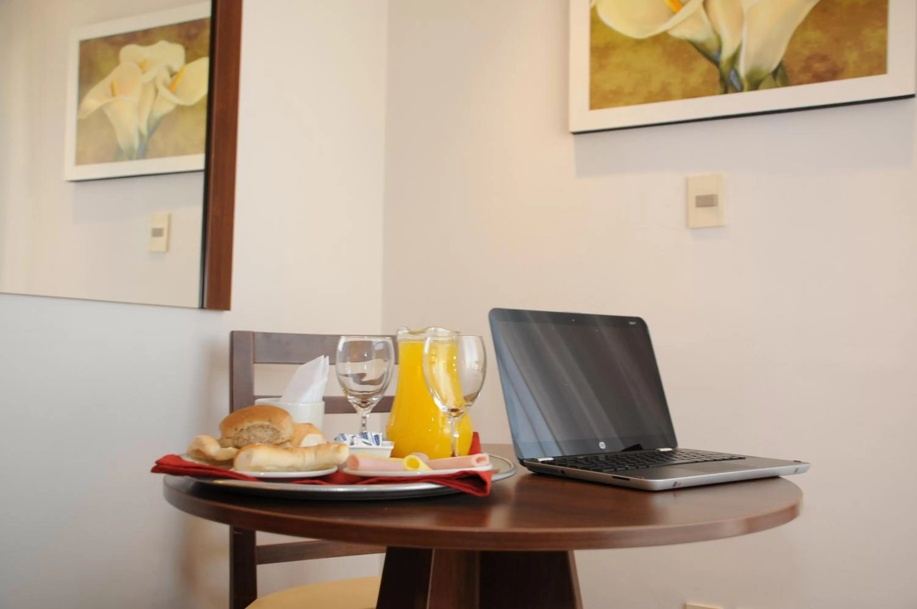 Living room in Hotel California