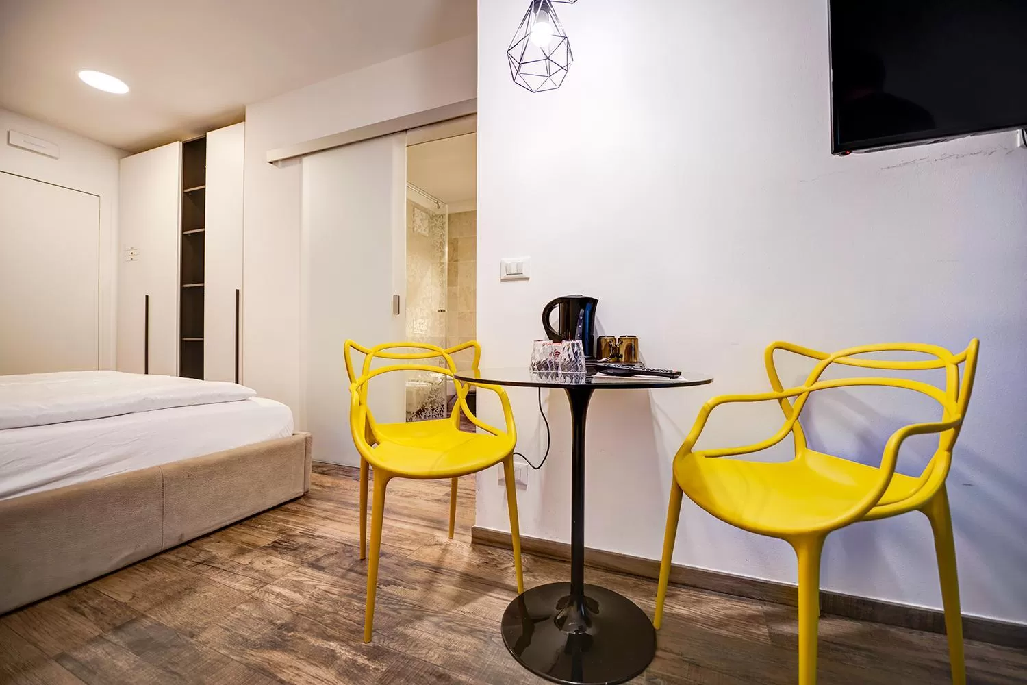 Photo of the whole room, Bed in Arcadia Rooms