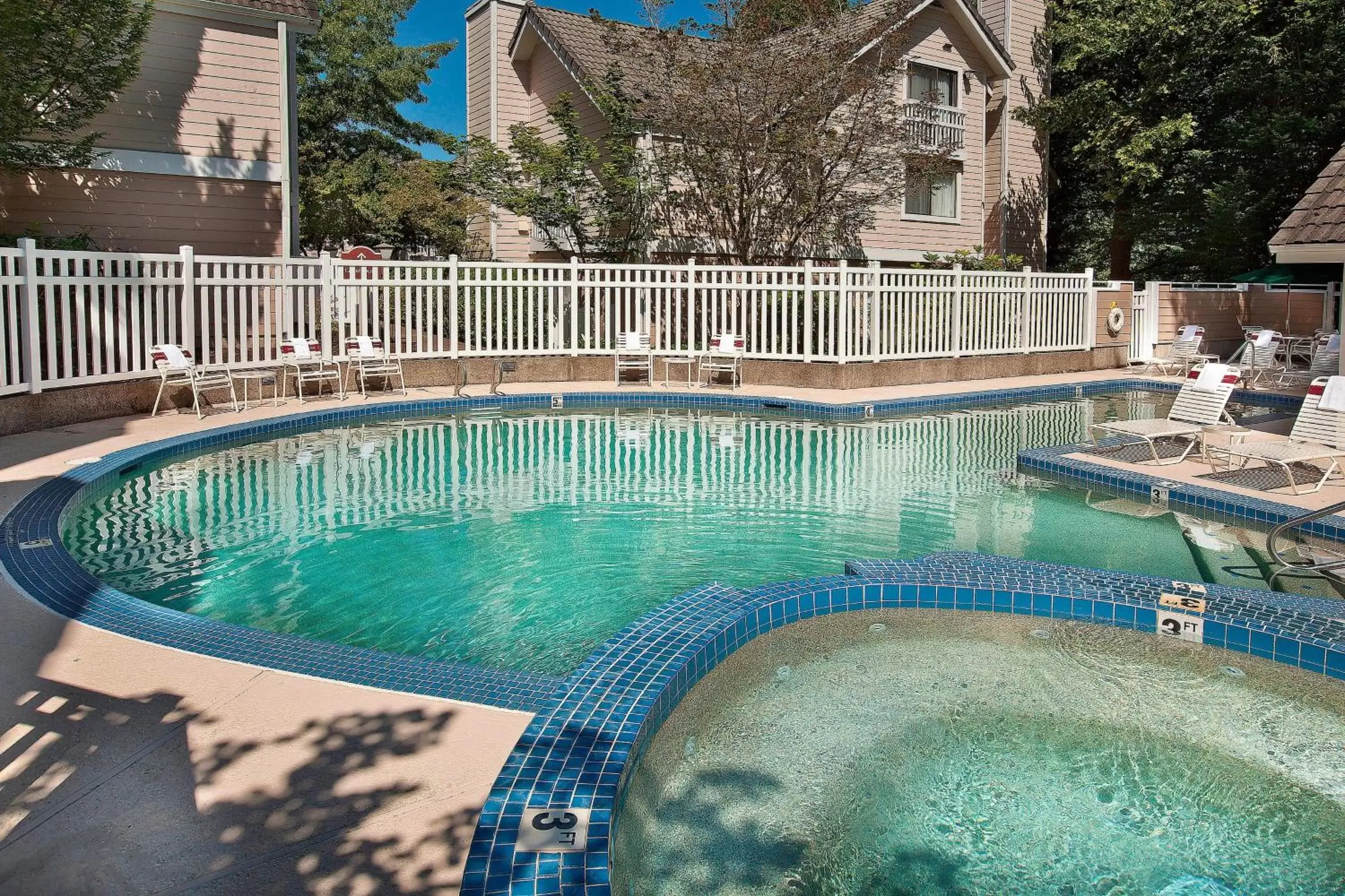 Swimming Pool in Residence Inn by Marriott Portland South-Lake Oswego