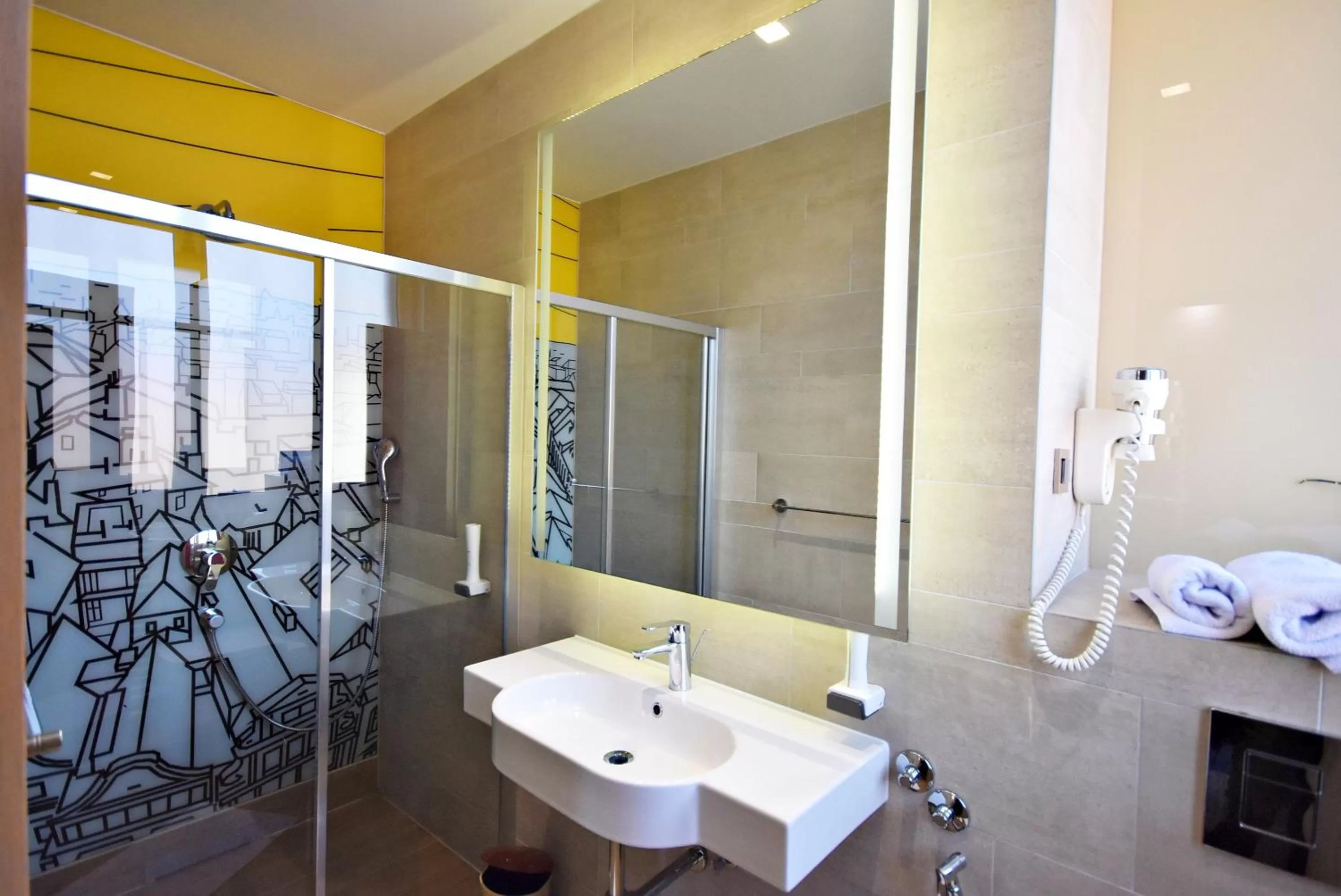 Shower in Hotel Cosmopolit