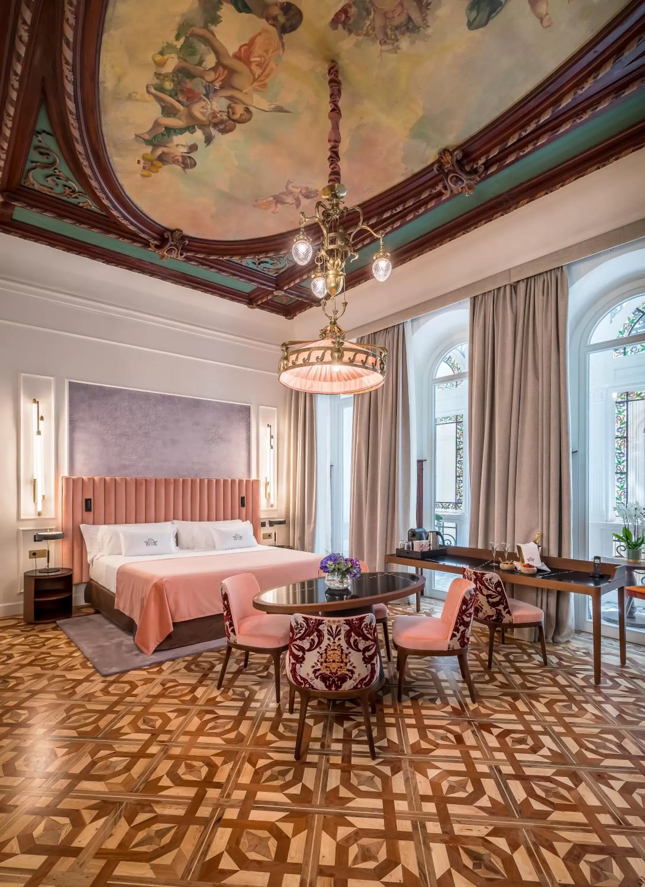 Bed, Restaurant/Places to Eat in Palacio Gran Vía, a Royal Hideaway Hotel