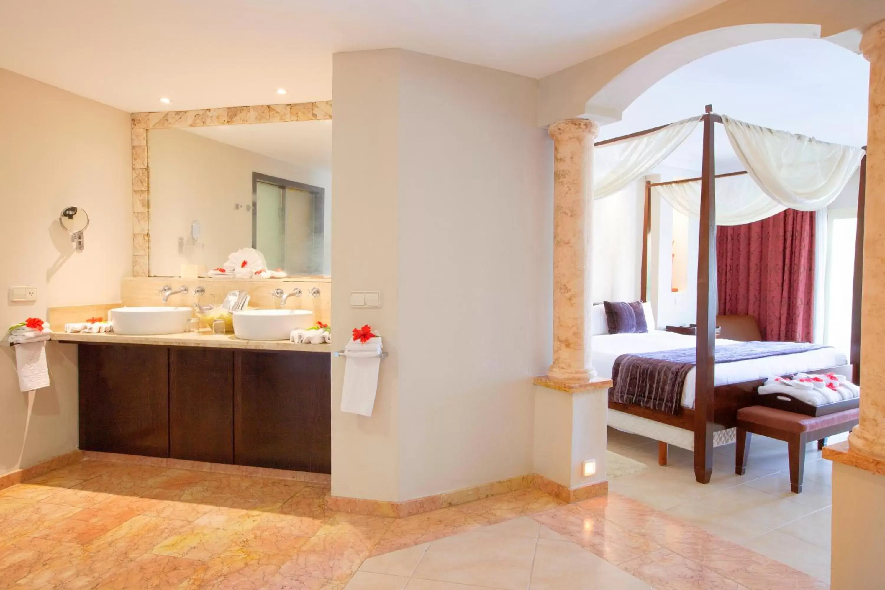 One-Bedroom Suite with Jacuzzi - Free WiFi in Majestic Elegance Punta Cana - All Inclusive One-Bedroom Suite with Jacuzzi - Free WiFi in Majestic Elegance Punta Cana - All Inclusive
