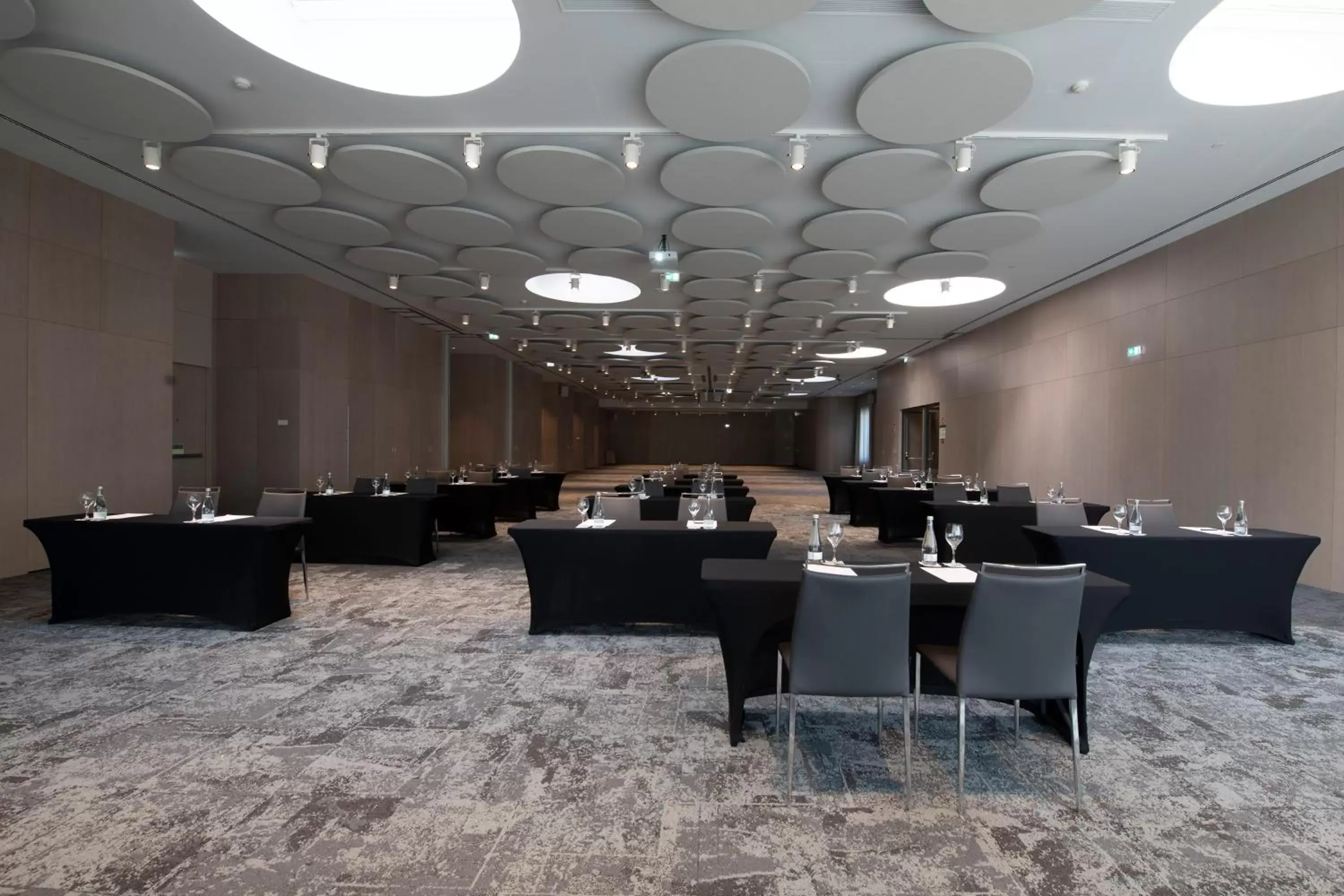 Meeting/conference room, Restaurant/Places to Eat in Eurostars Universal Lisboa
