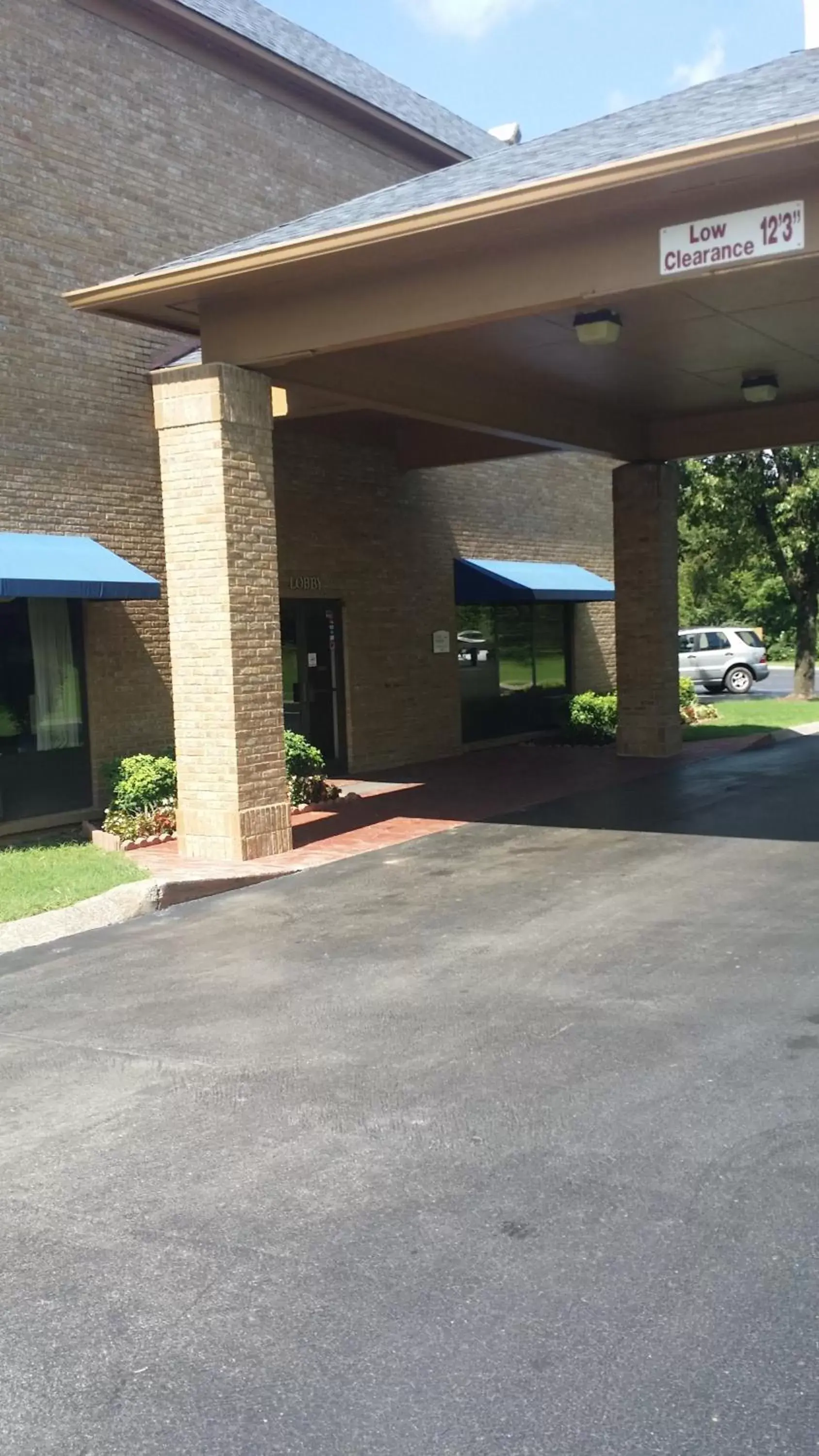 Facade/entrance in Motel 6-Nashville, TN - Airport